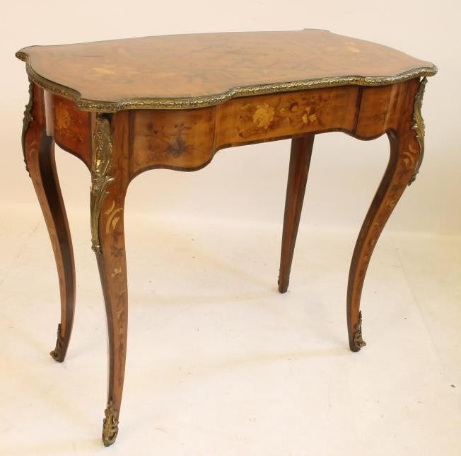 A VICTORIAN SATINWOOD Image