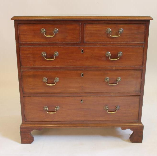 A GEORGIAN MAHOGANY CHEST Image