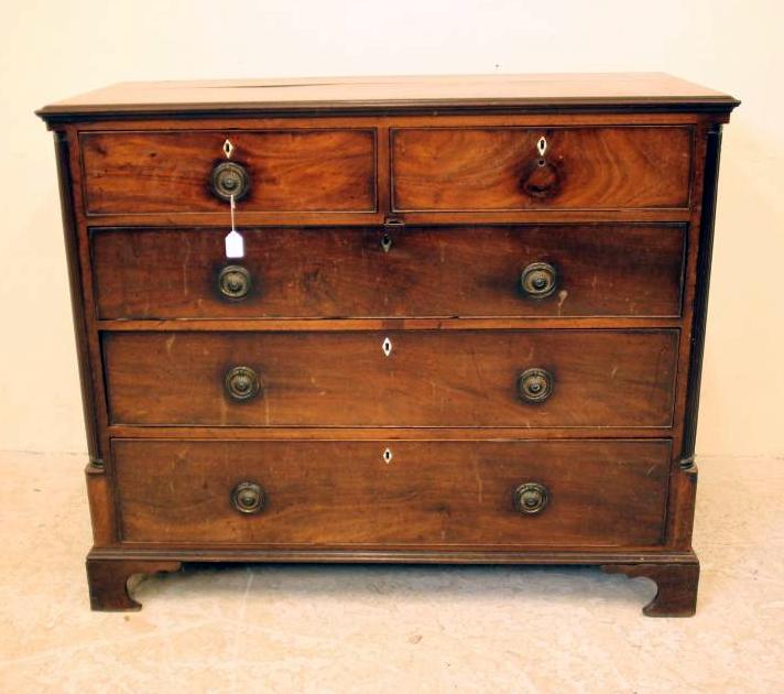 A GEORGIAN MAHOGANY CHEST Image