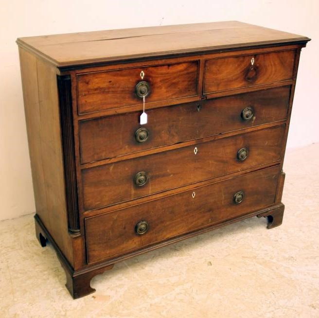 A GEORGIAN MAHOGANY CHEST Image