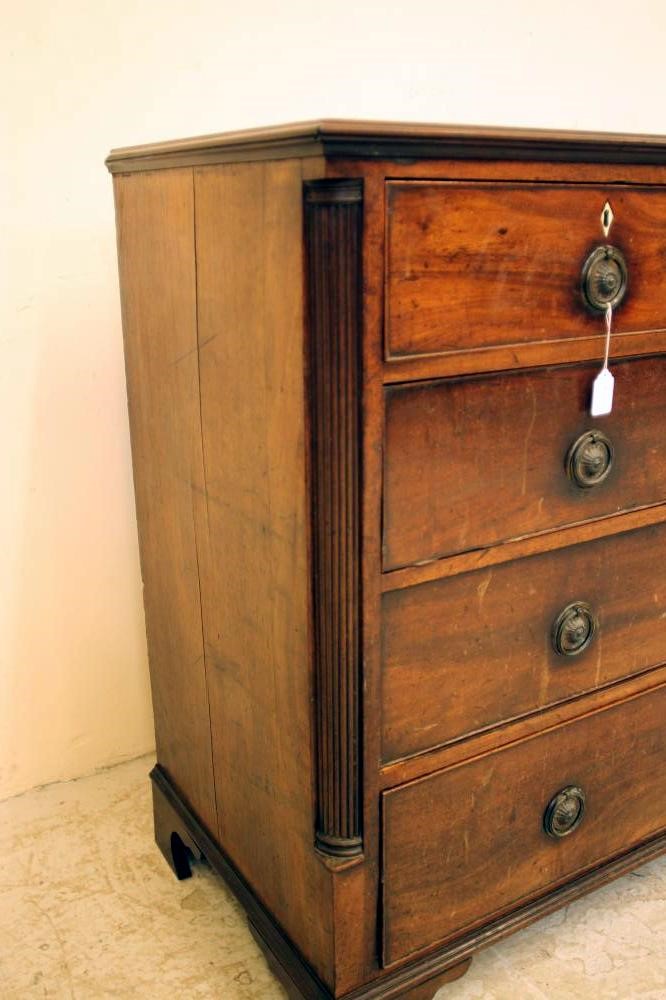 A GEORGIAN MAHOGANY CHEST Image