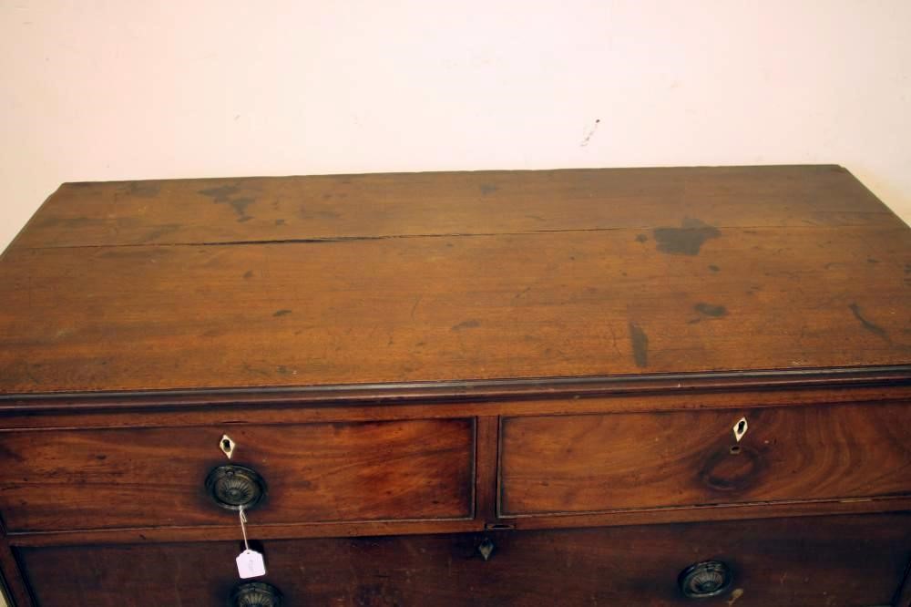 A GEORGIAN MAHOGANY CHEST Image
