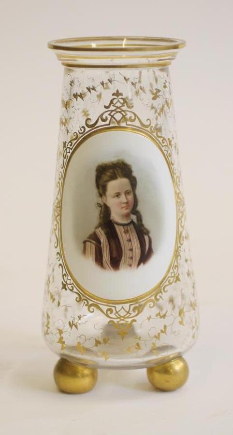 A GERMAN CLEAR GLASS VASE Image