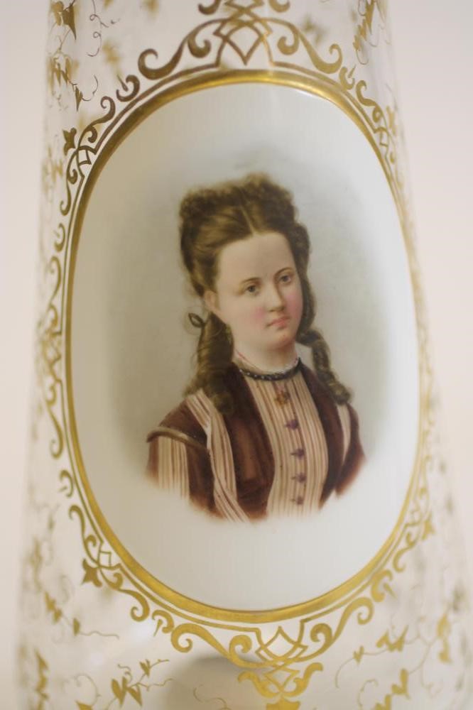 A GERMAN CLEAR GLASS VASE Image