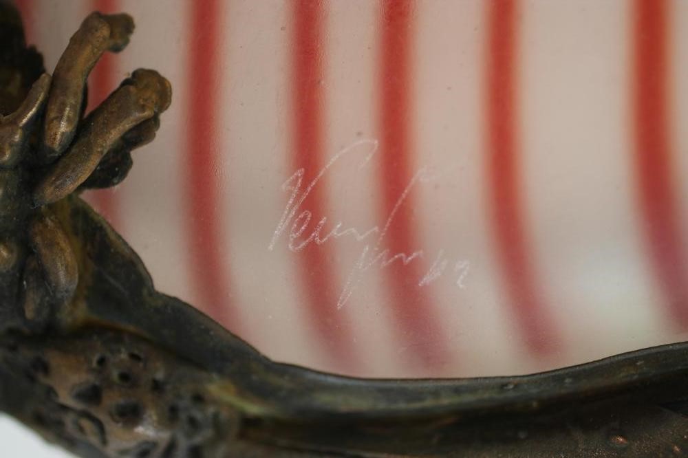 AN ART GLASS VASE Image