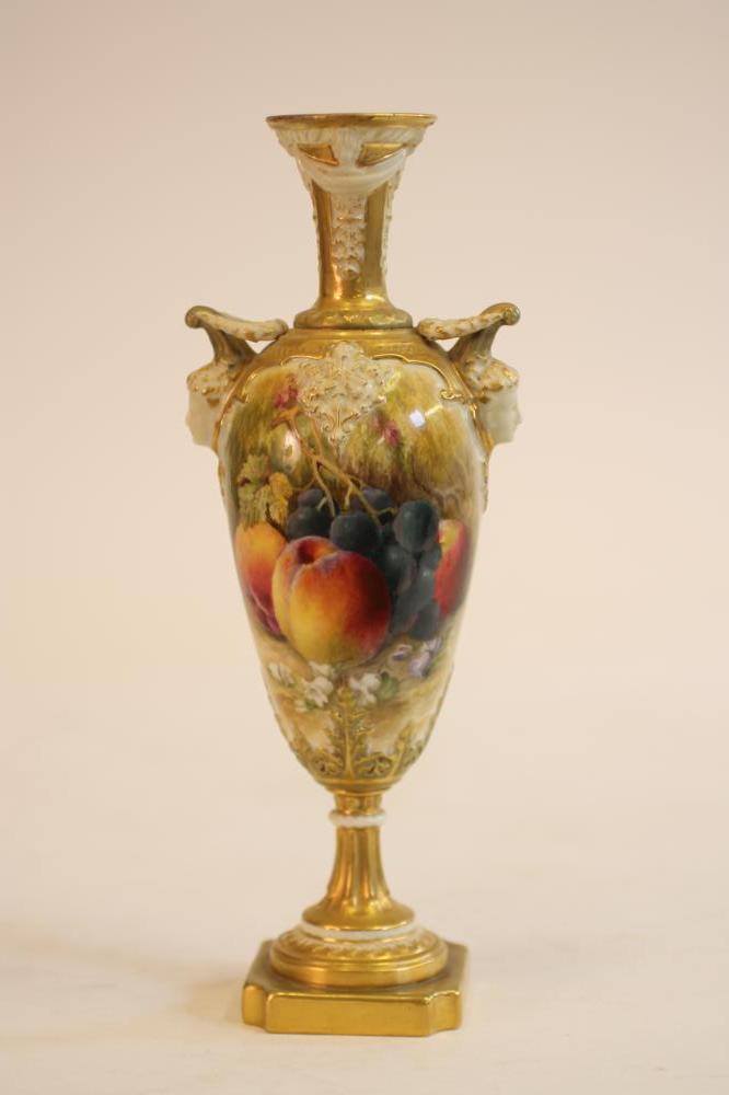 A ROYAL WORCESTER PORCELAIN VASE Image