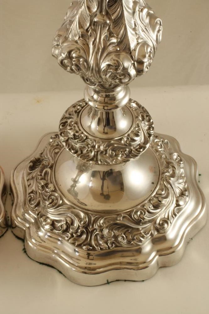 A PAIR OF OLD SHEFFIELD PLATE CANDLESTICKS Image