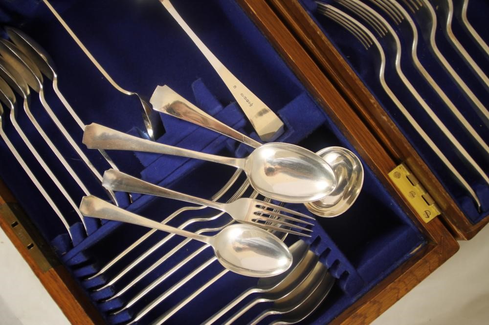 AN ART DECO SILVER PLATED TABLE SERVICE Image