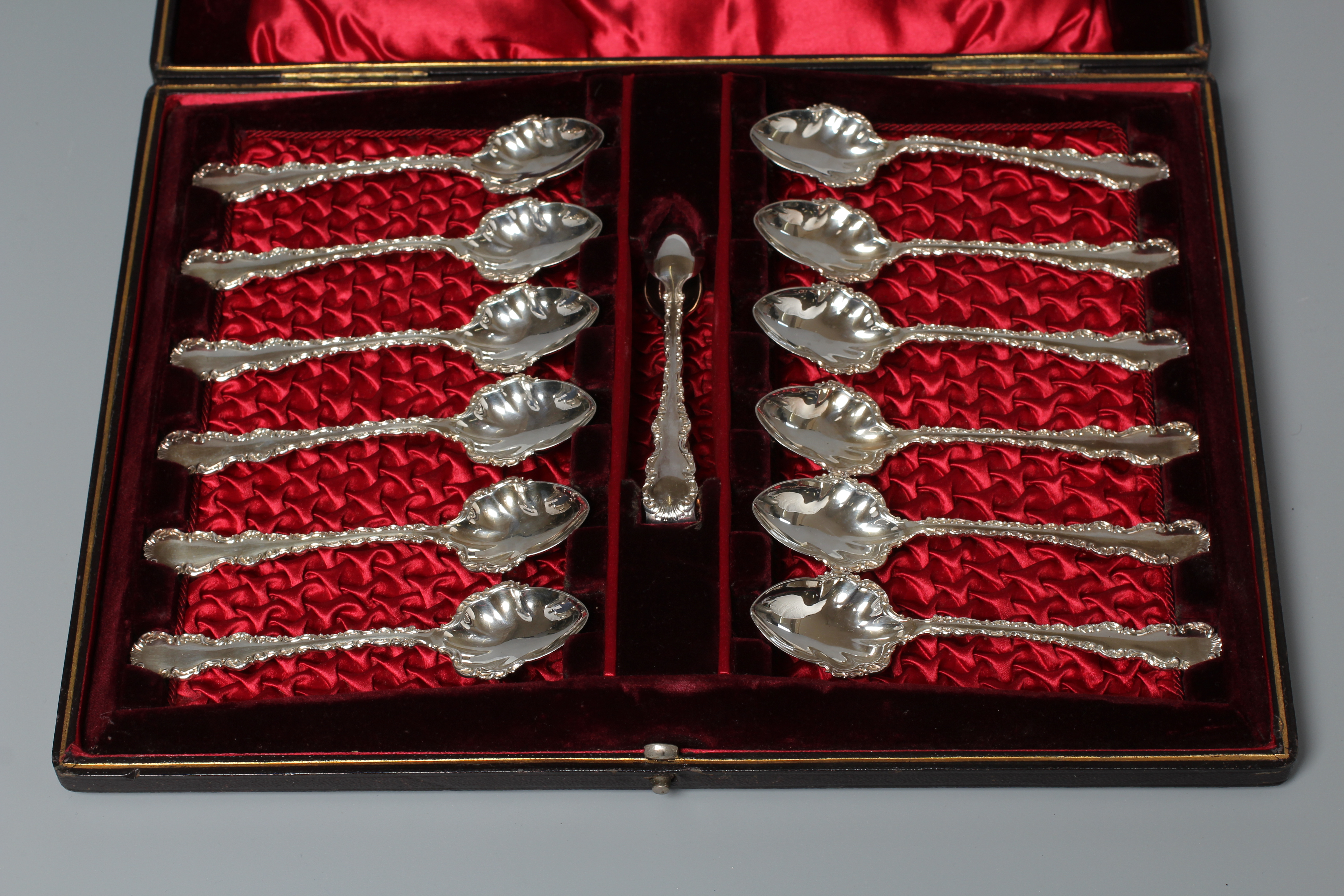 A SET OF TWELVE LATE VICTORIAN TEASPOONS WITH MATCHING TONGS by Lee & Wigfull, Sheffield 1896, with Image