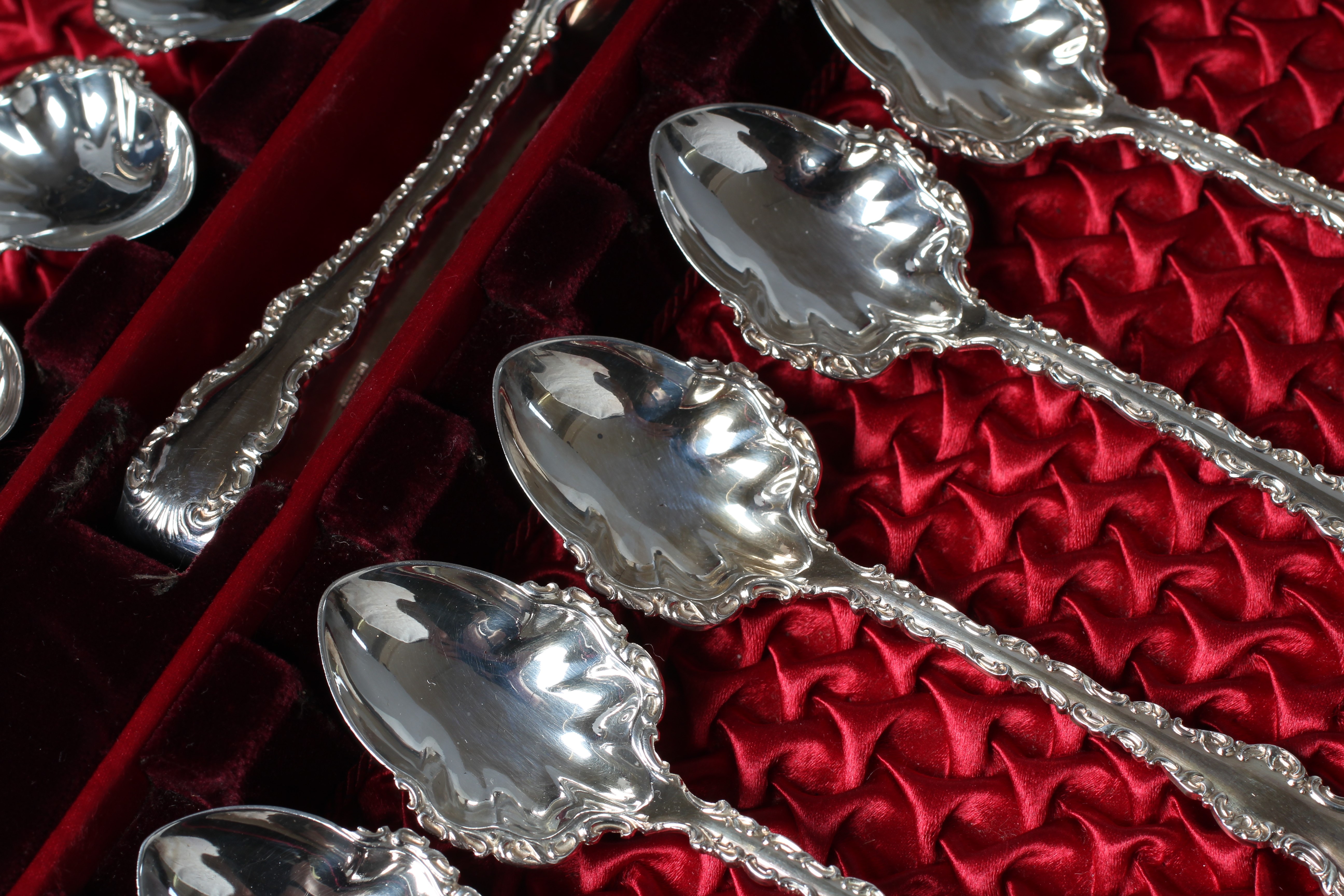A SET OF TWELVE LATE VICTORIAN TEASPOONS WITH MATCHING TONGS by Lee & Wigfull, Sheffield 1896, with Image