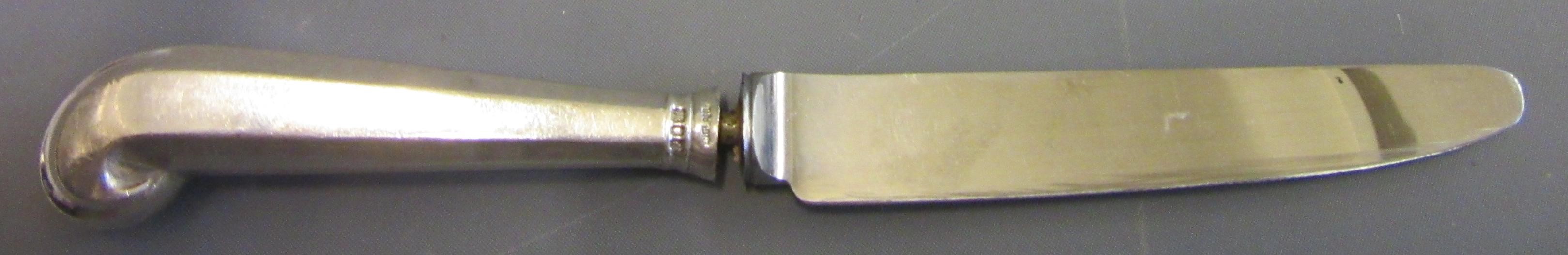 AN EDWARD VII RAT TAIL PATTERN TABLE SERVICE FOR TWELVE PLACE SETTINGS Image
