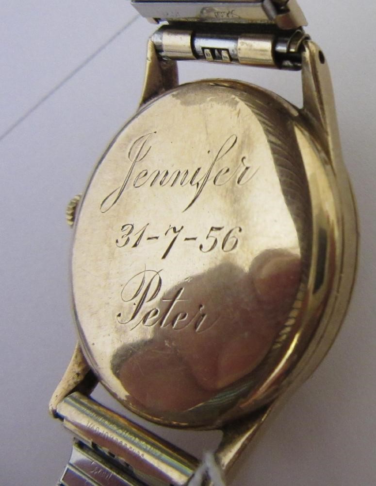 A GENTLEMAN'S 9CT GOLD OMEGA WRISTWATCH Image
