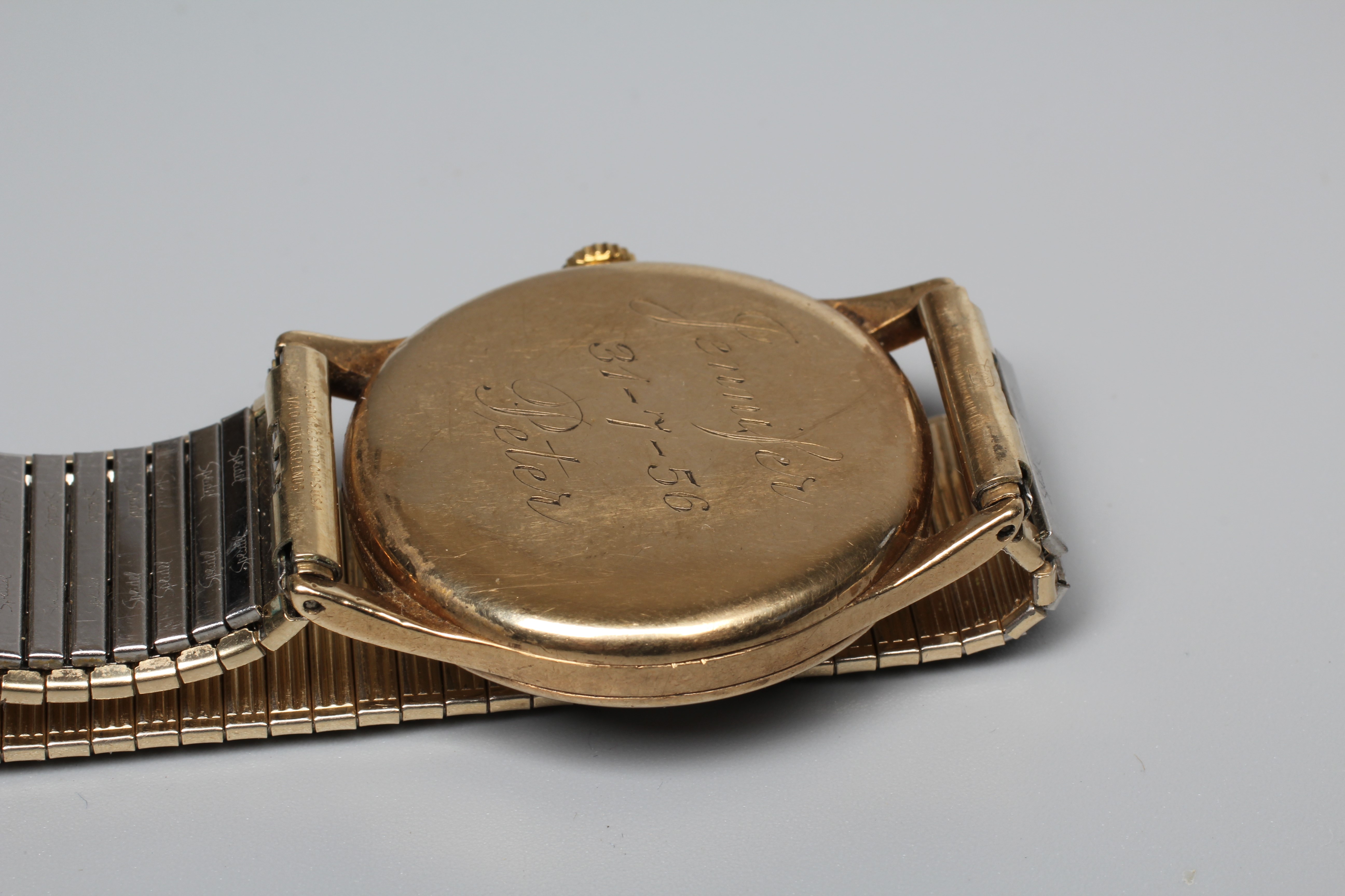 A GENTLEMAN'S 9CT GOLD OMEGA WRISTWATCH Image