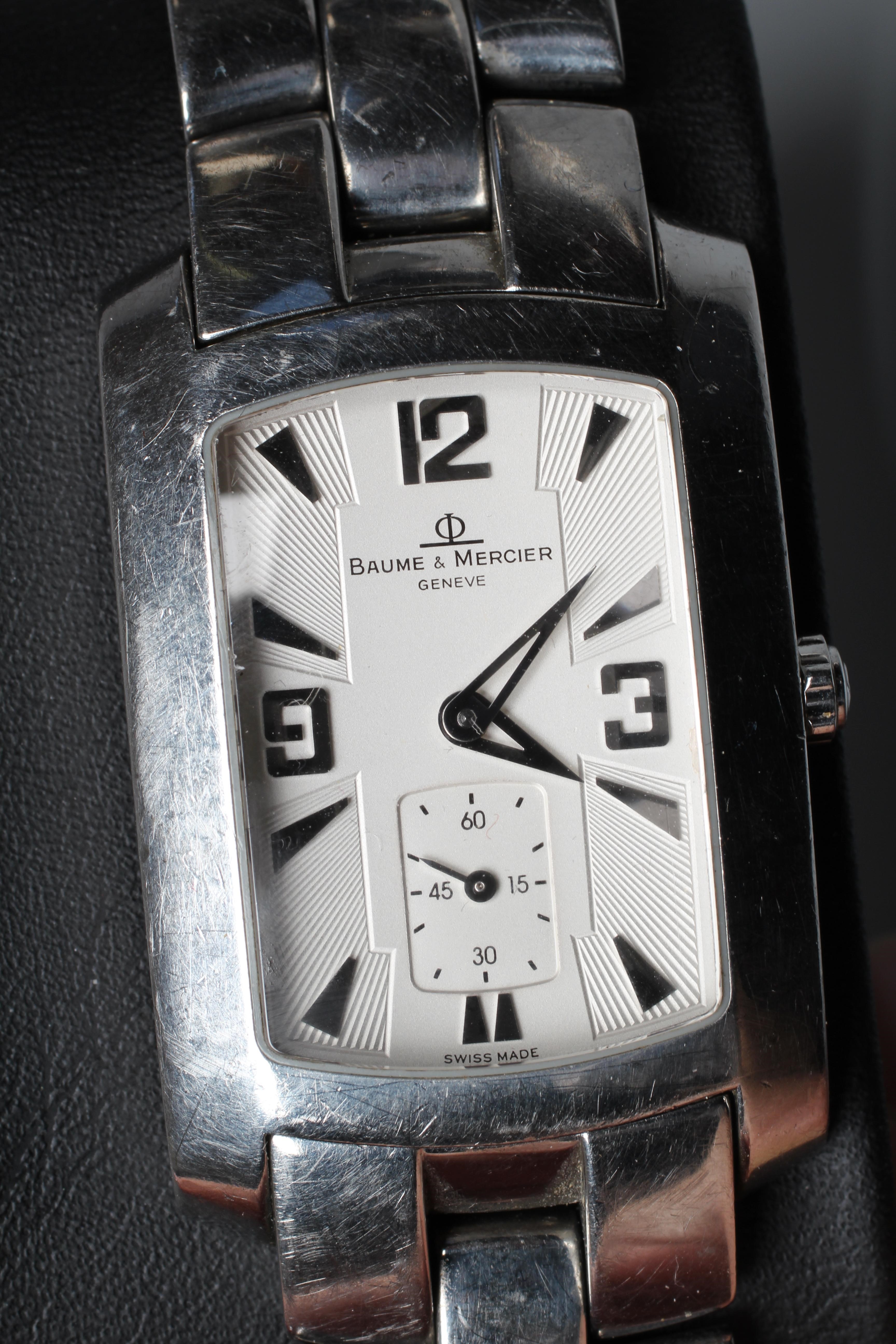 A GENTLEMAN'S BAUME & MERCIER HAMPTON MILLEIS STAINLESS TANK WRISTWATCH Image