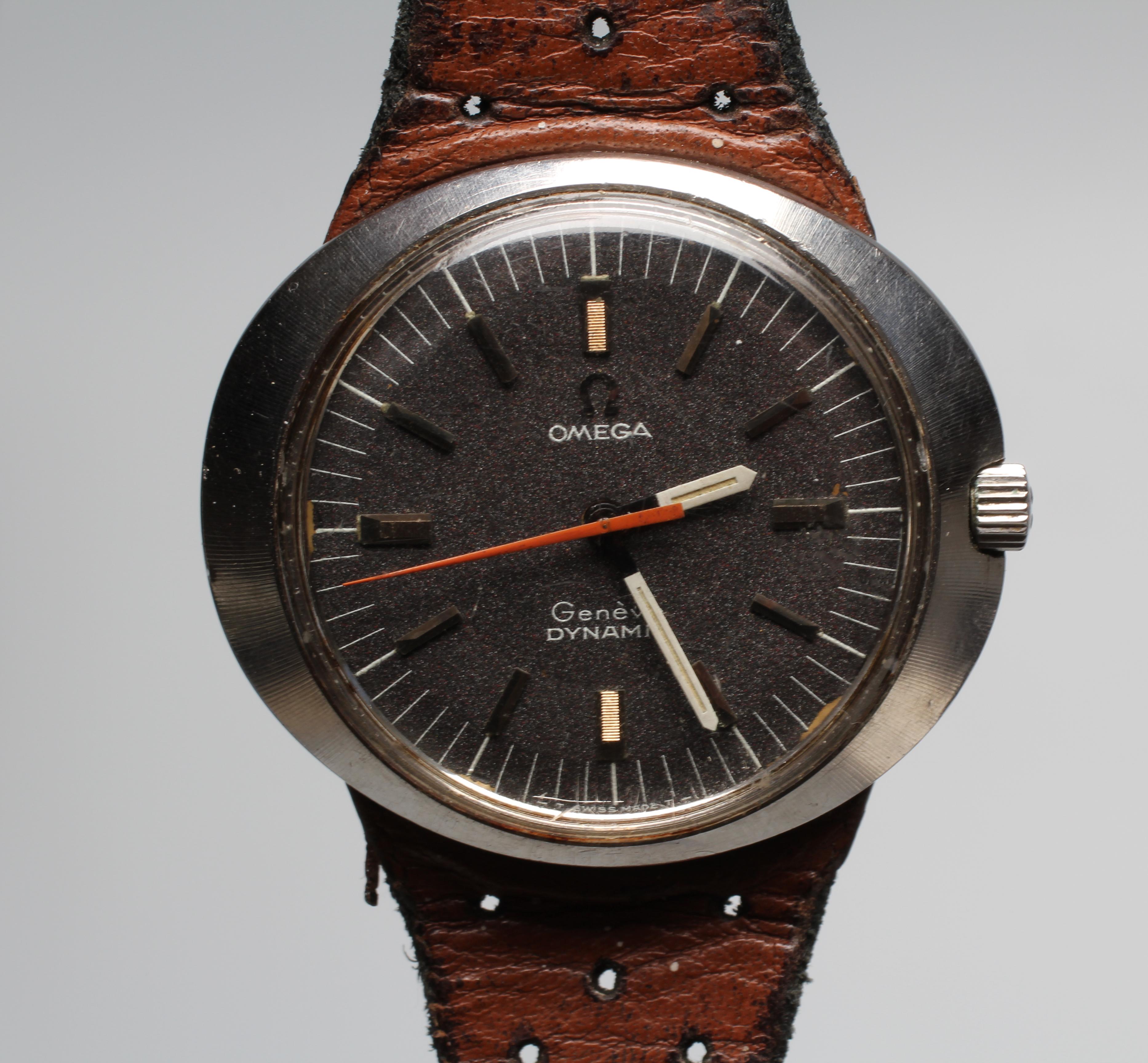 A GENTLEMAN'S OMEGA DYNAMIC AUTOMATIC WRISTWATCH Image
