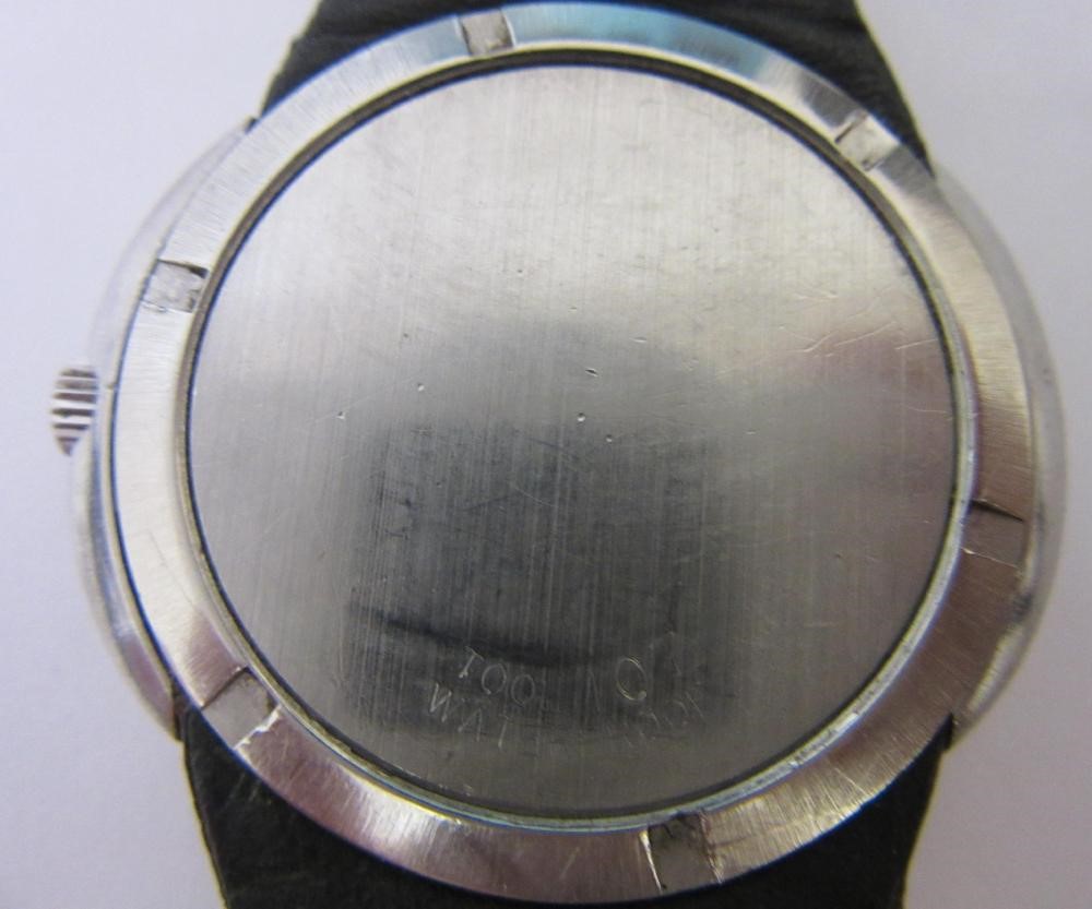 A GENTLEMAN'S OMEGA DYNAMIC AUTOMATIC WRISTWATCH Image