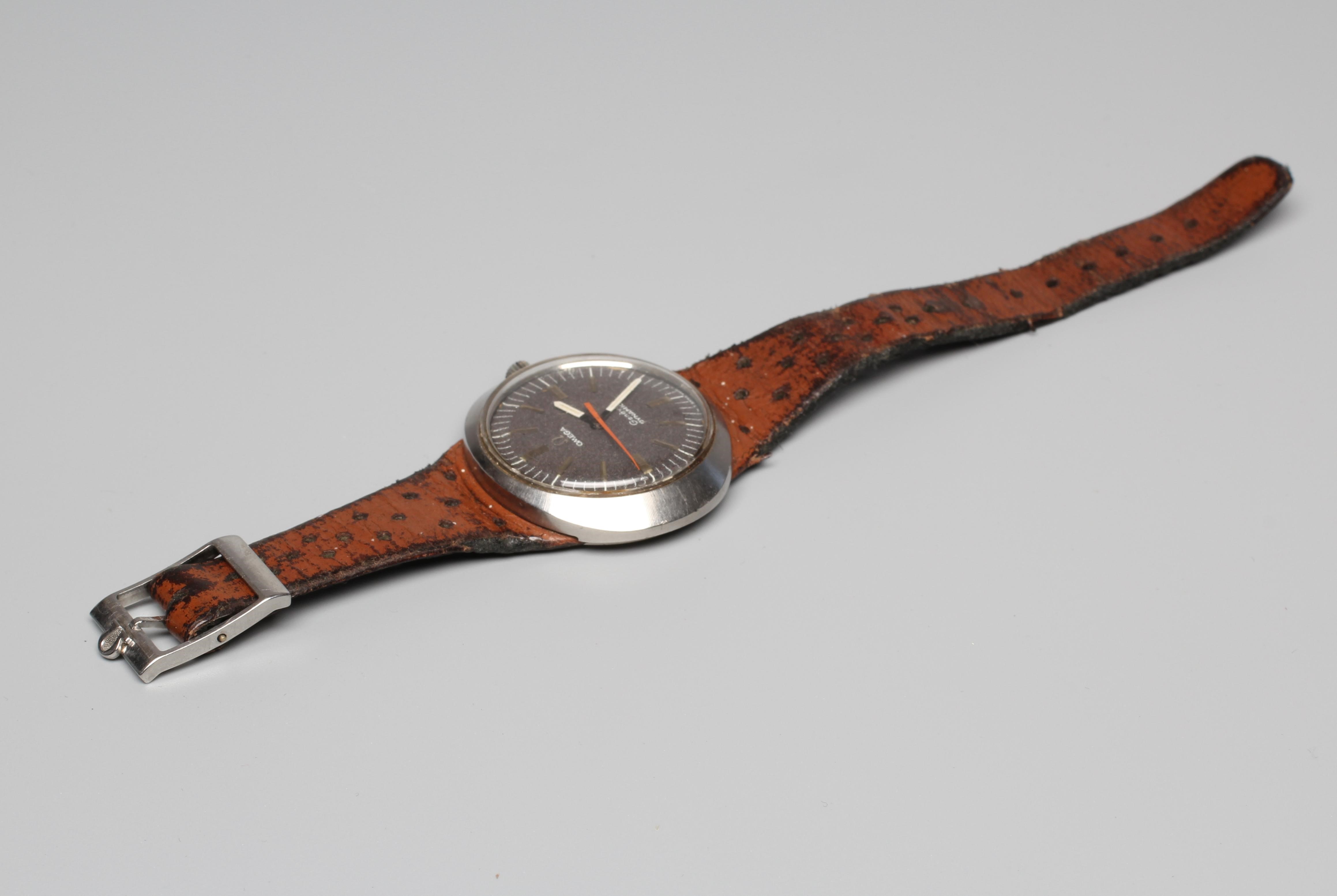 A GENTLEMAN'S OMEGA DYNAMIC AUTOMATIC WRISTWATCH Image