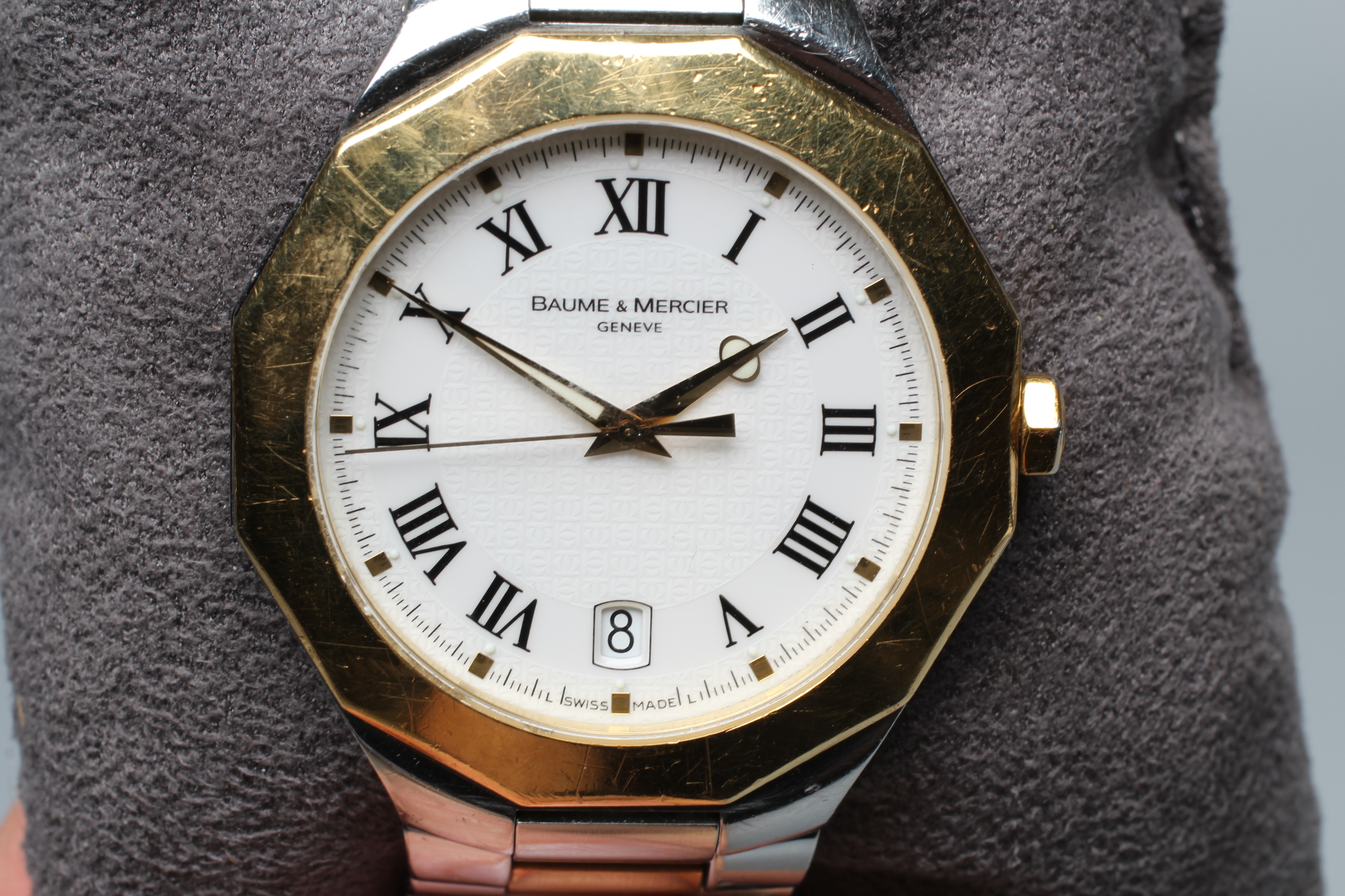 A GENTLEMAN'S BAUME & MERCIER RIVIERA STAINLESS WRISTWATCH Image