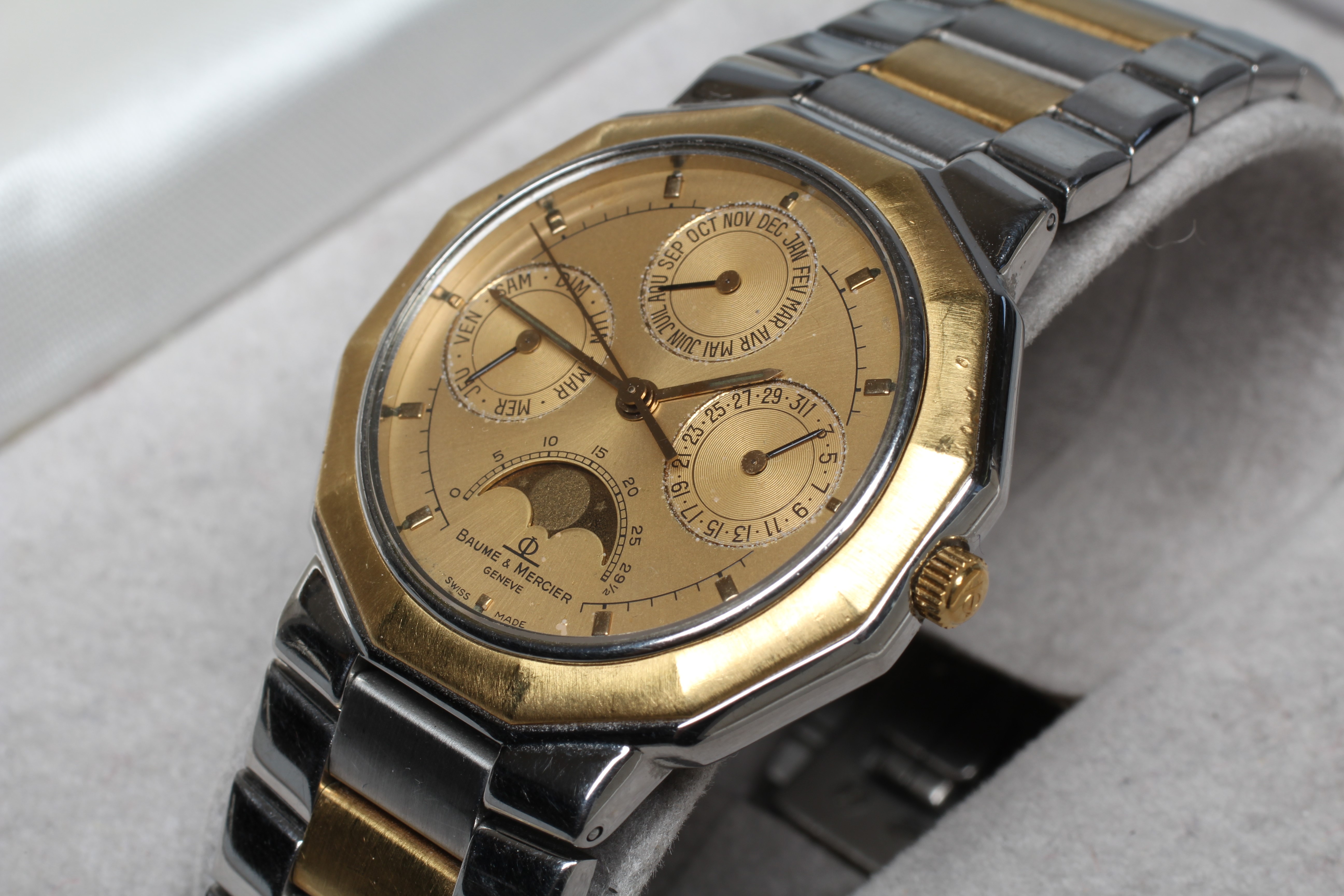 A GENTLEMAN'S BAUME & MERCIER STAINLESS TRIPLE CALENDAR WRISTWATCH Image