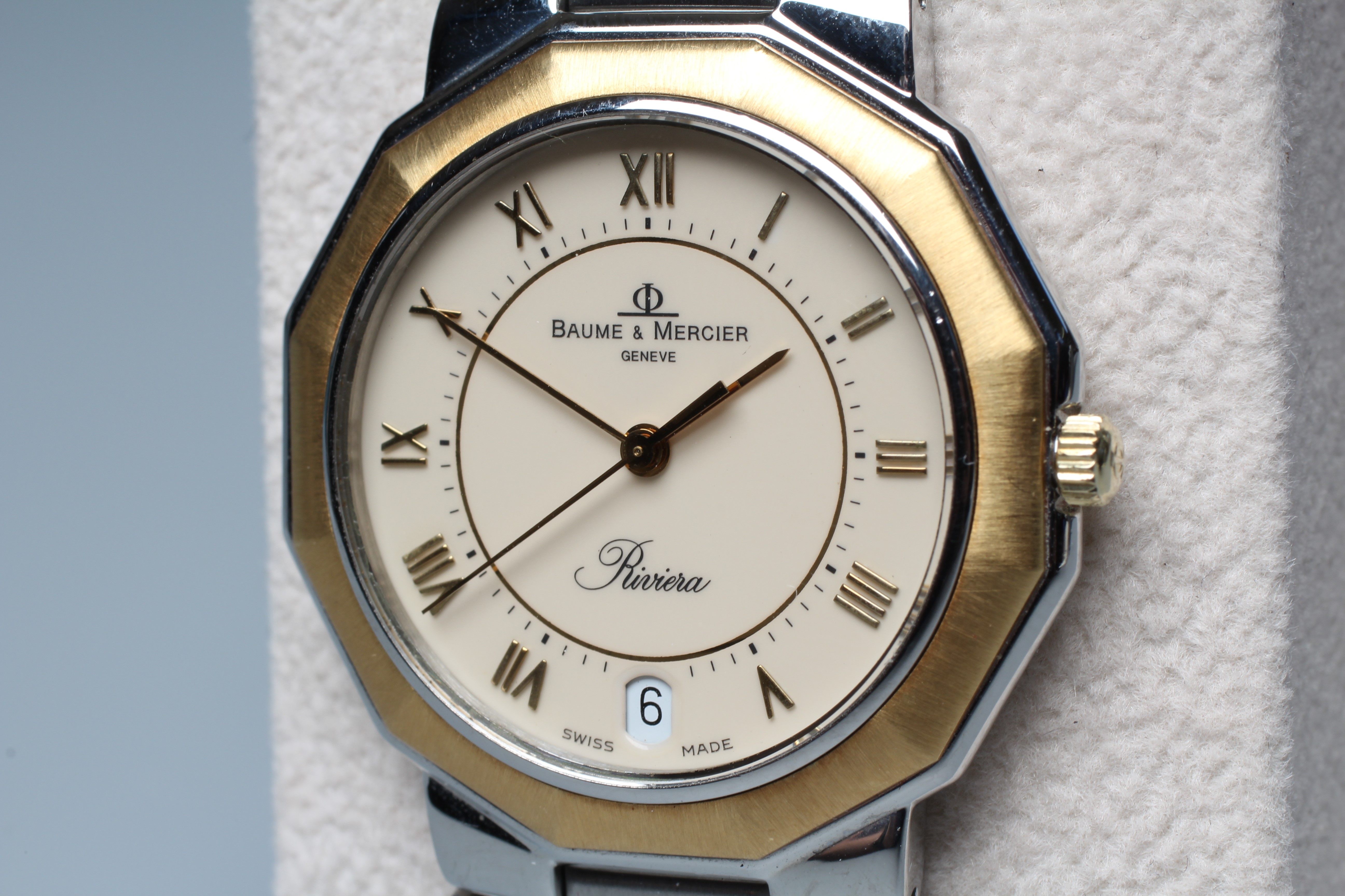 A GENTLEMAN'S BAUME & MERCIER STAINLESS RIVIERA WRISTWATCH Image