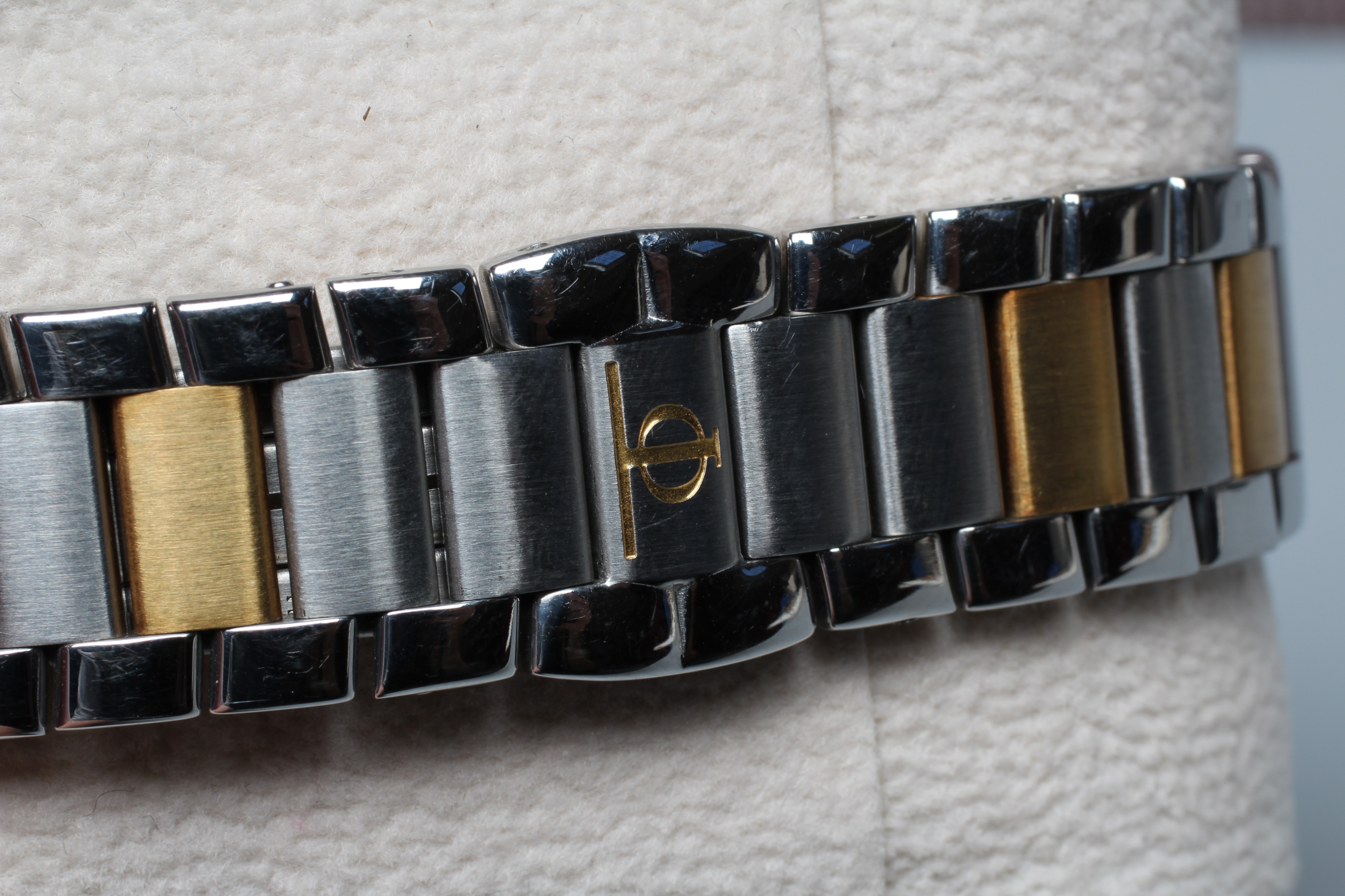 A GENTLEMAN'S BAUME & MERCIER STAINLESS RIVIERA WRISTWATCH Image