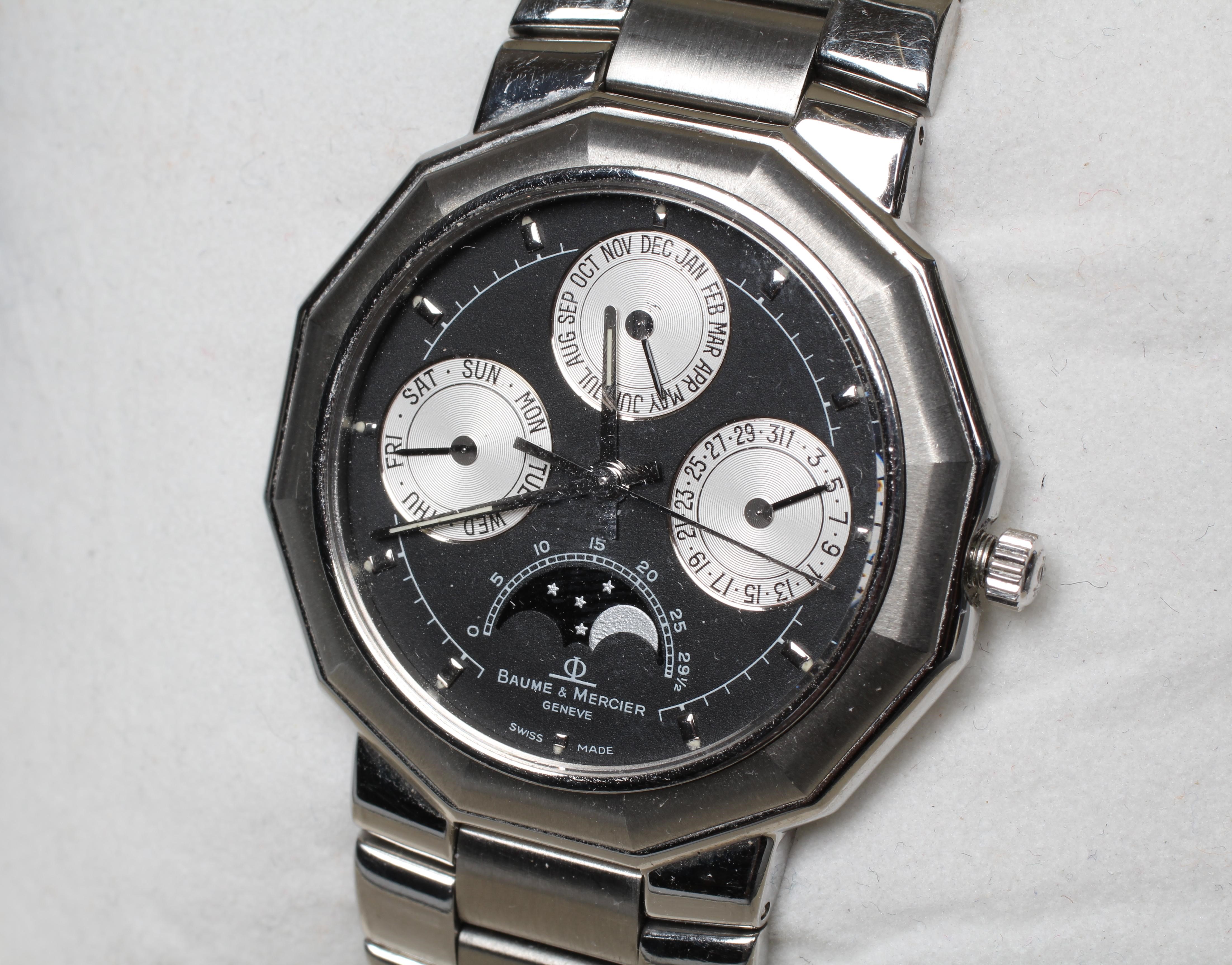 A GENTLEMAN'S BAUME & MERCIER STAINLESS TRIPLE CALENDAR WRISTWATCH Image