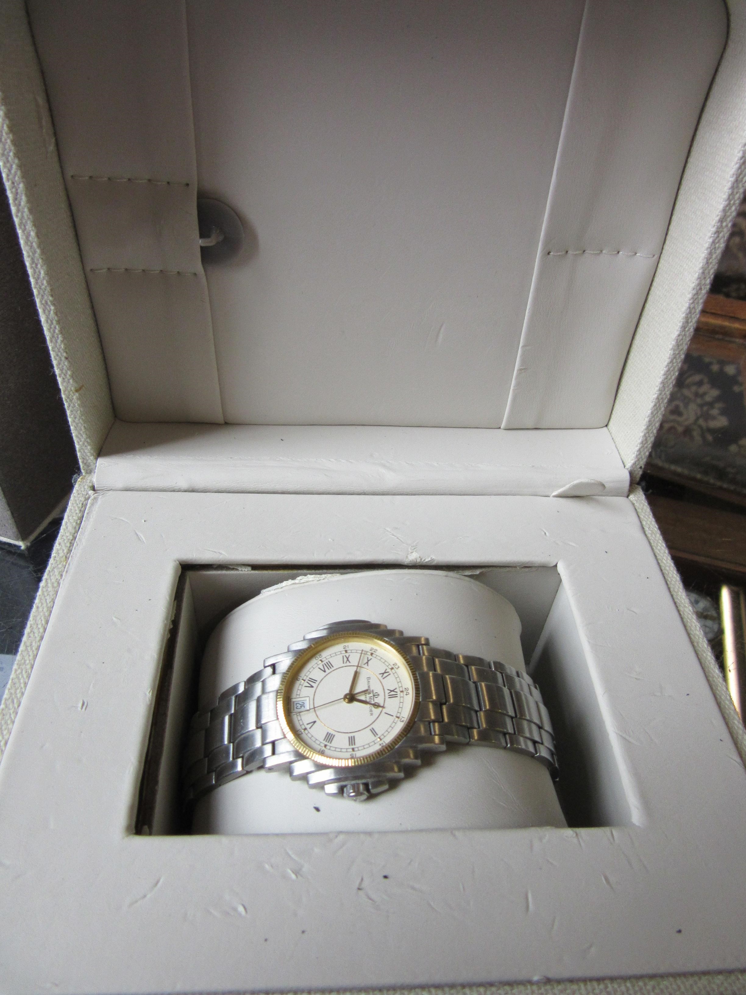 A GENTLEMAN'S BAUME & MERCIER STAINLESS SHOGUN WRISTWATCH Image