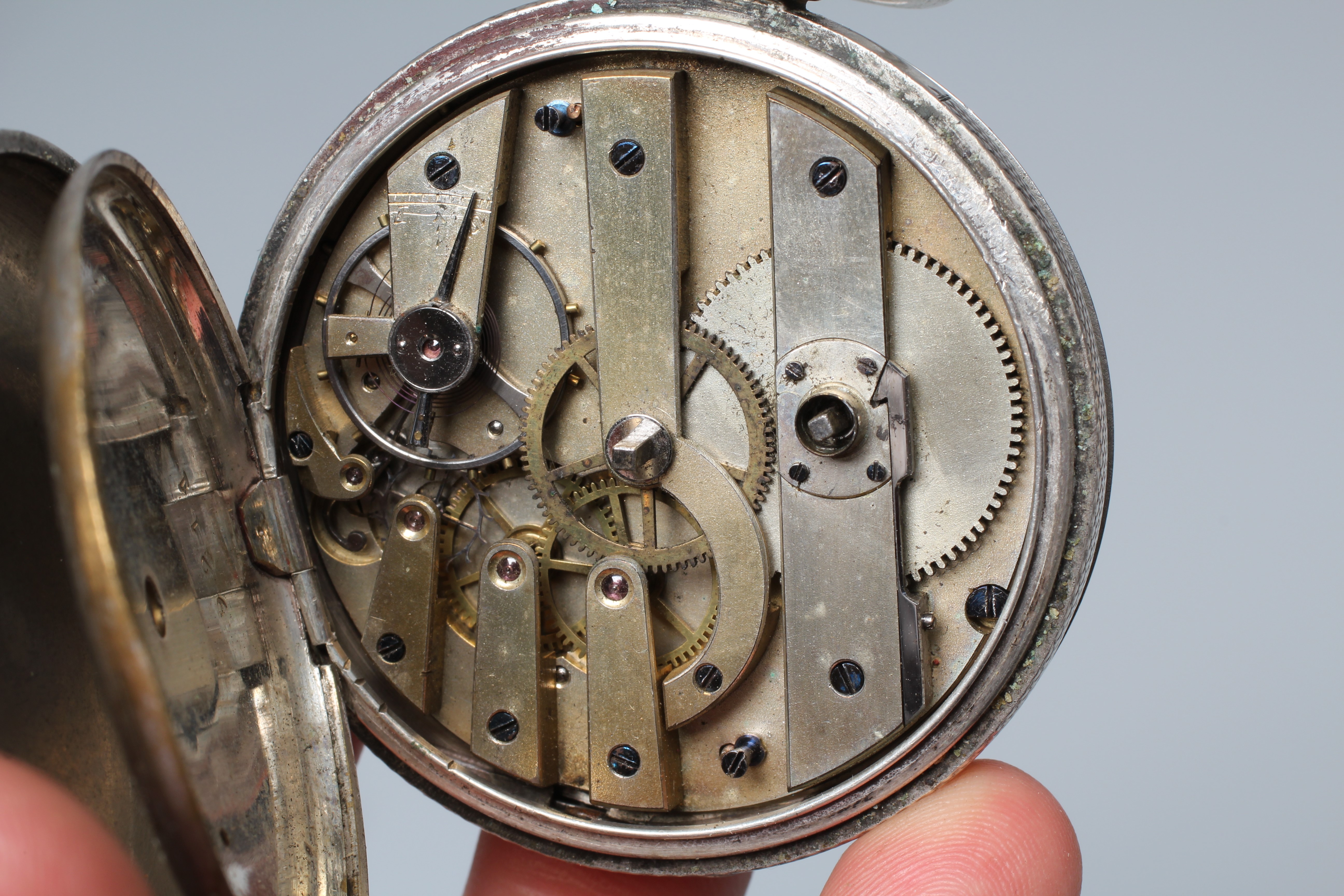 A GENTLEMAN'S POCKET COMPENDIUM POCKET WATCH Image