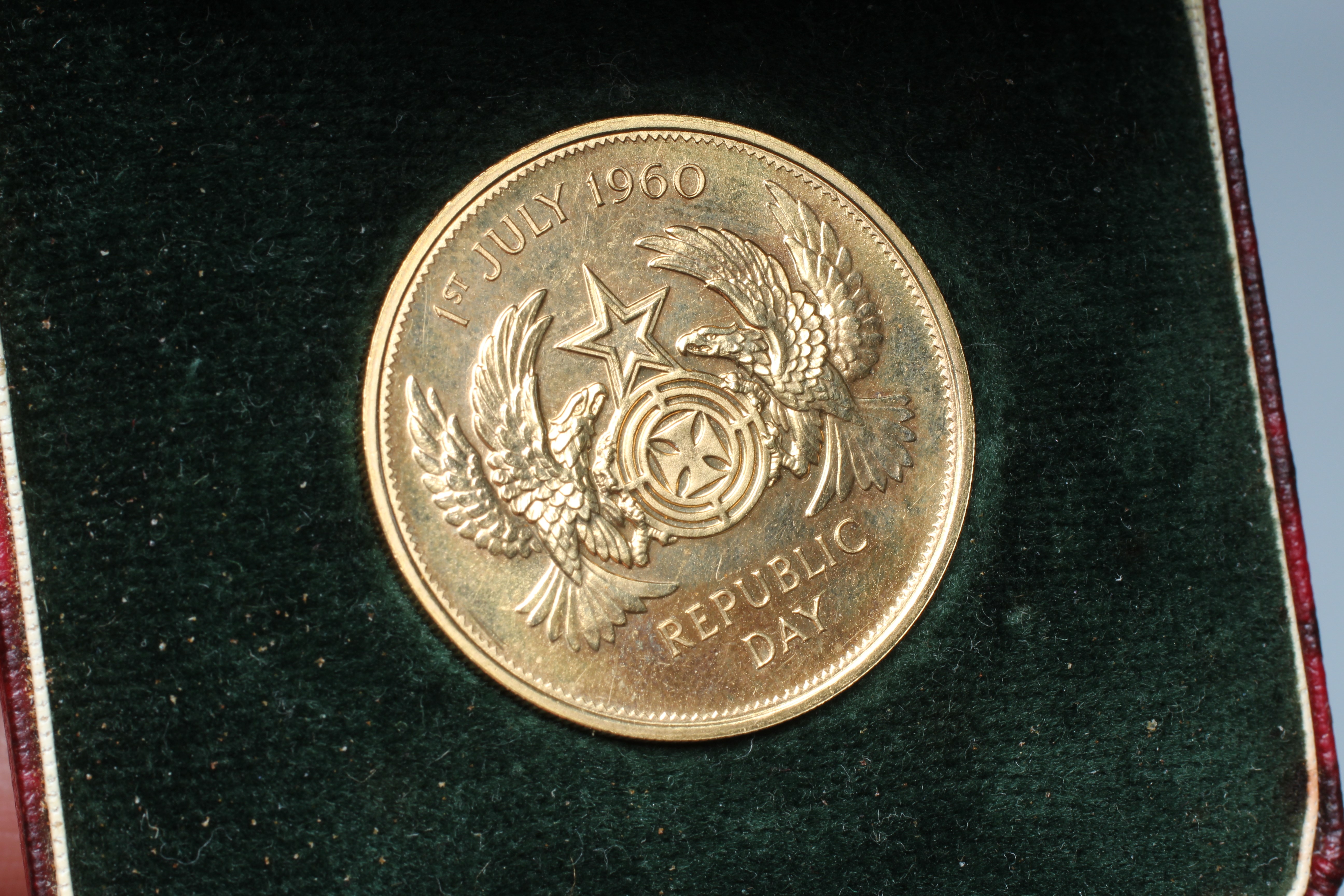 A GHANA REPUBLIC DAY GOLD £2, 1960, cased, 16g Image