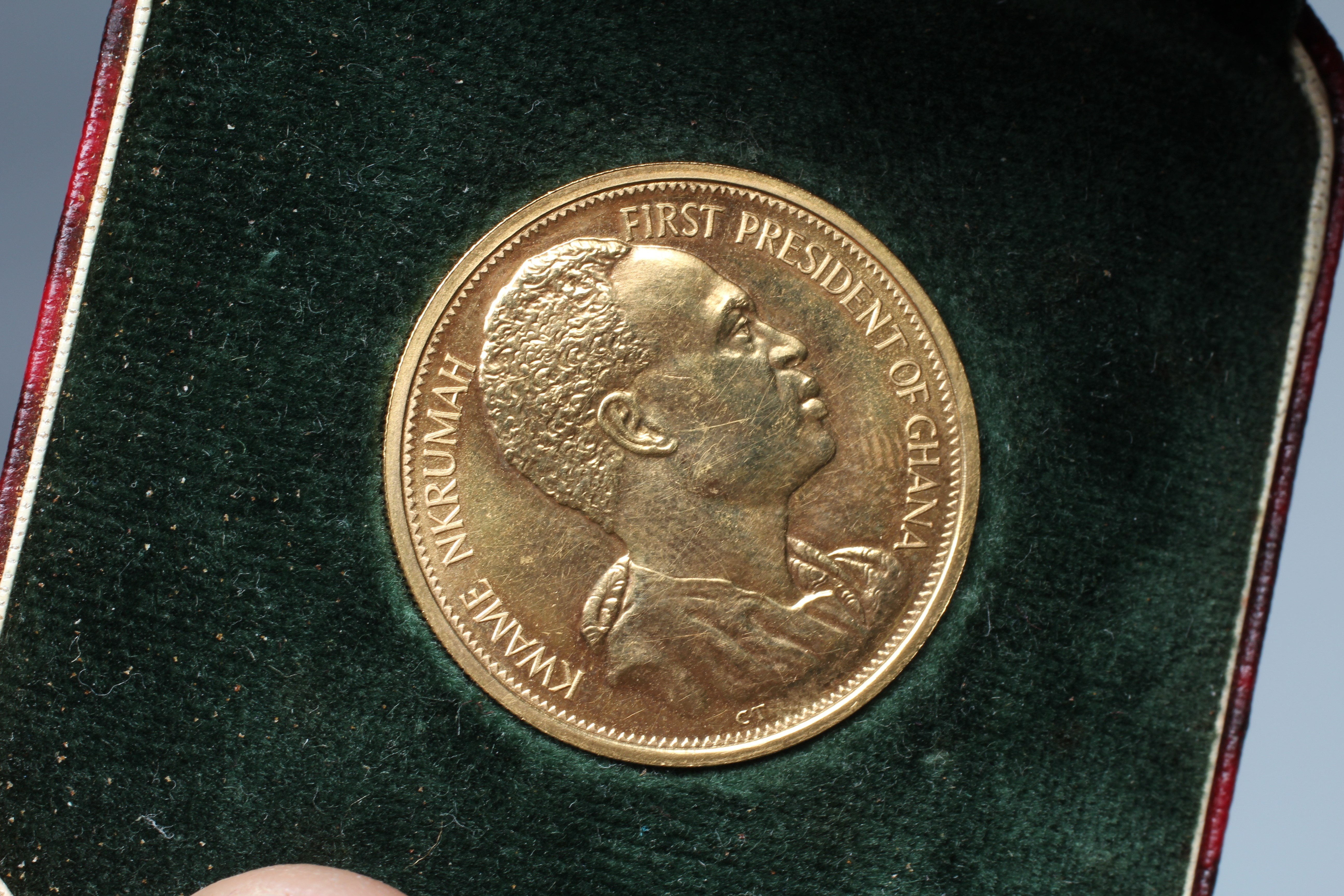 A GHANA REPUBLIC DAY GOLD £2, 1960, cased, 16g Image