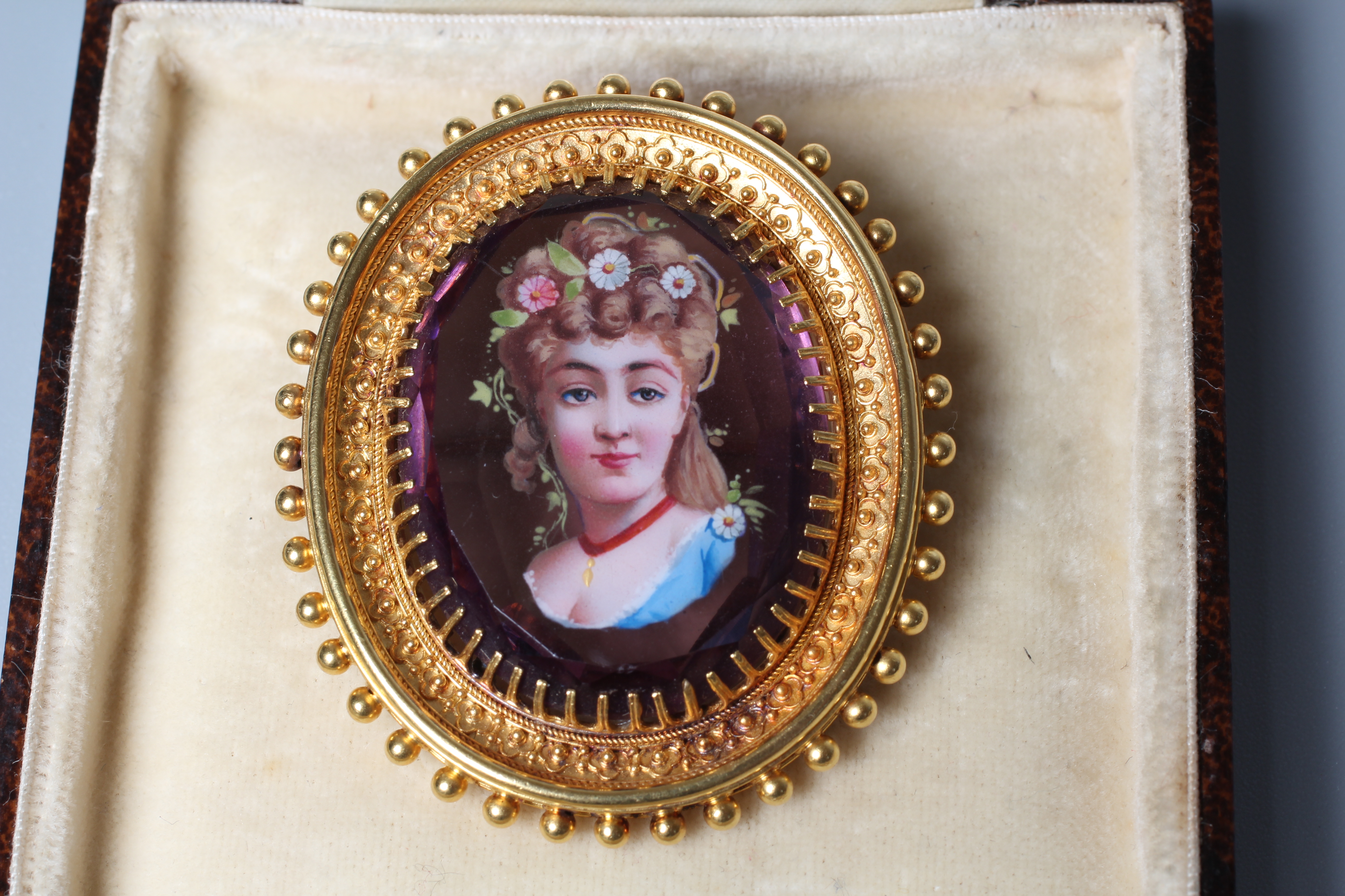 A VICTORIAN STYLE PORTRAIT BROOCH Image