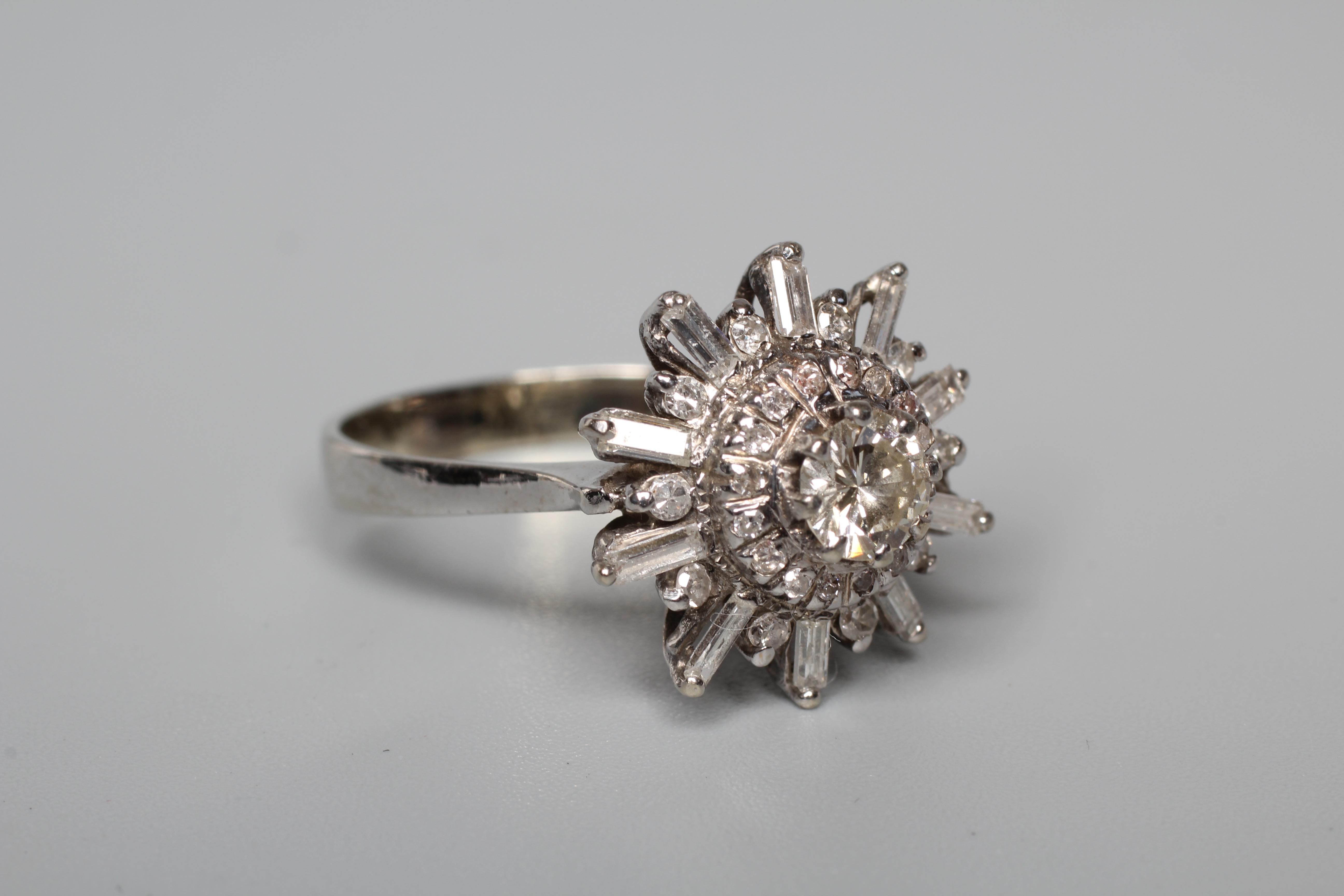 A DIAMOND CLUSTER DRESS RING Image