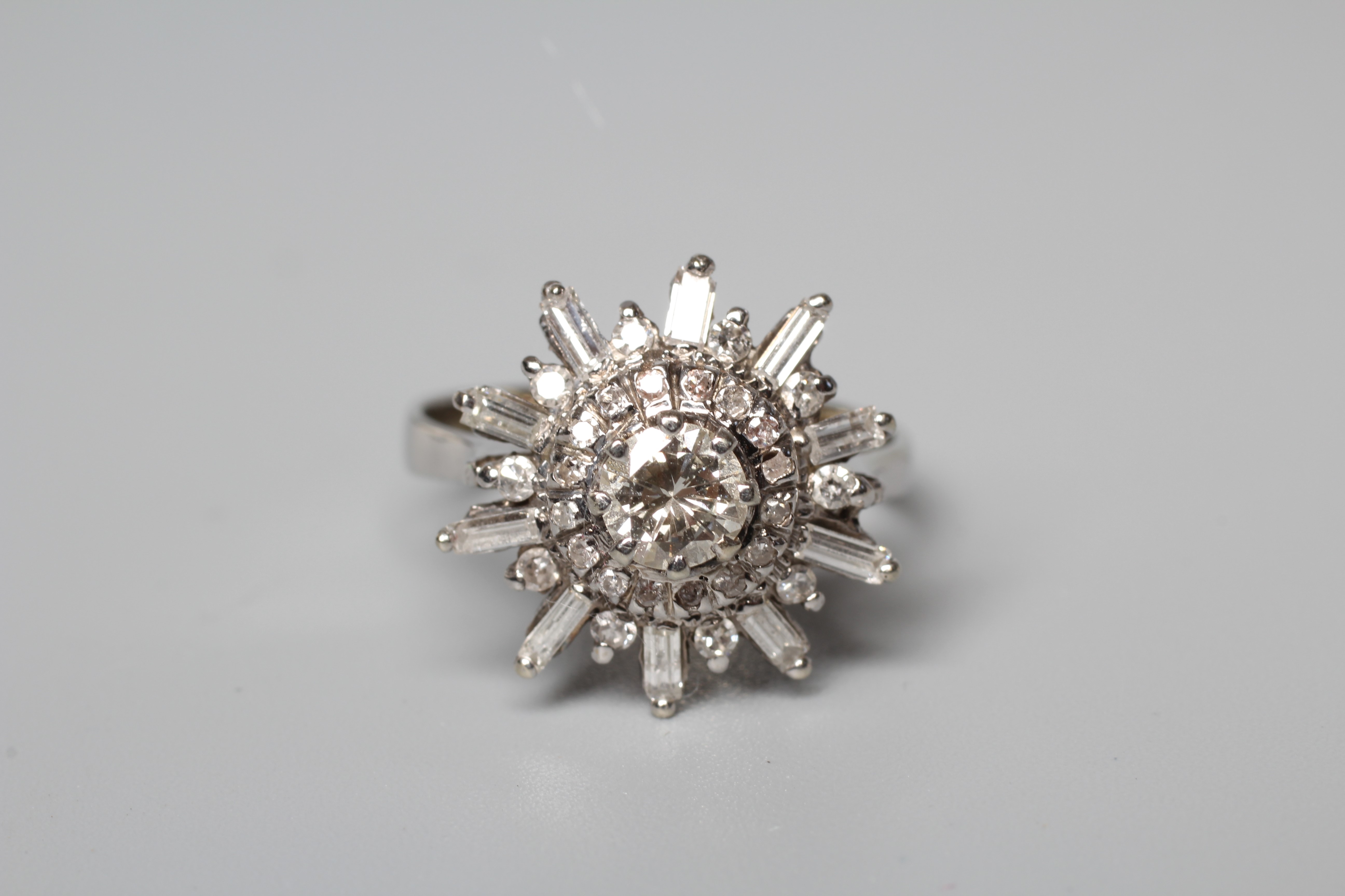 A DIAMOND CLUSTER DRESS RING Image