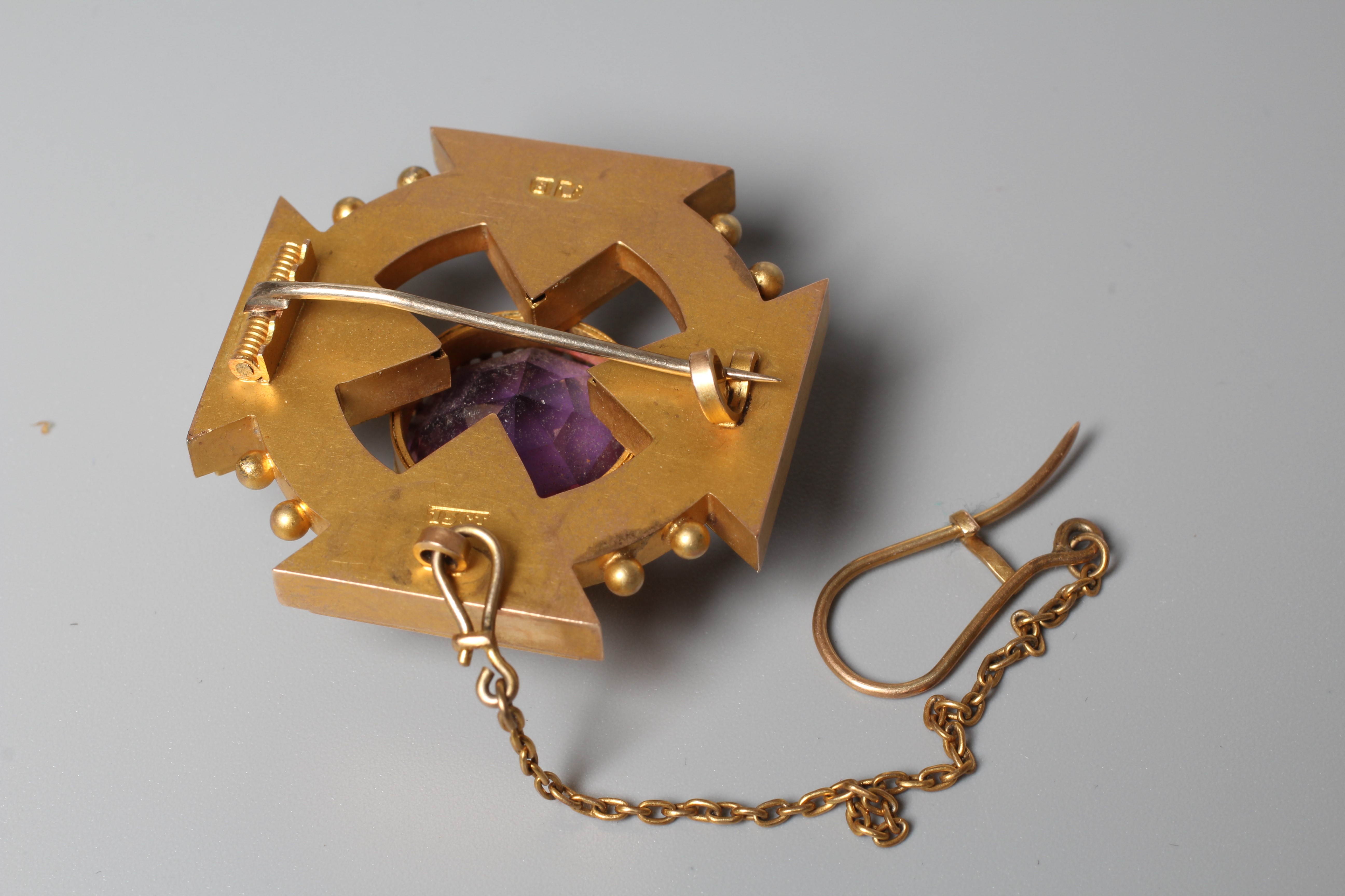 A LATE VICTORIAN MALTESE CROSS PLAID BROOCH stamped 15ct, sponsor's mark SW, claw set with five Image