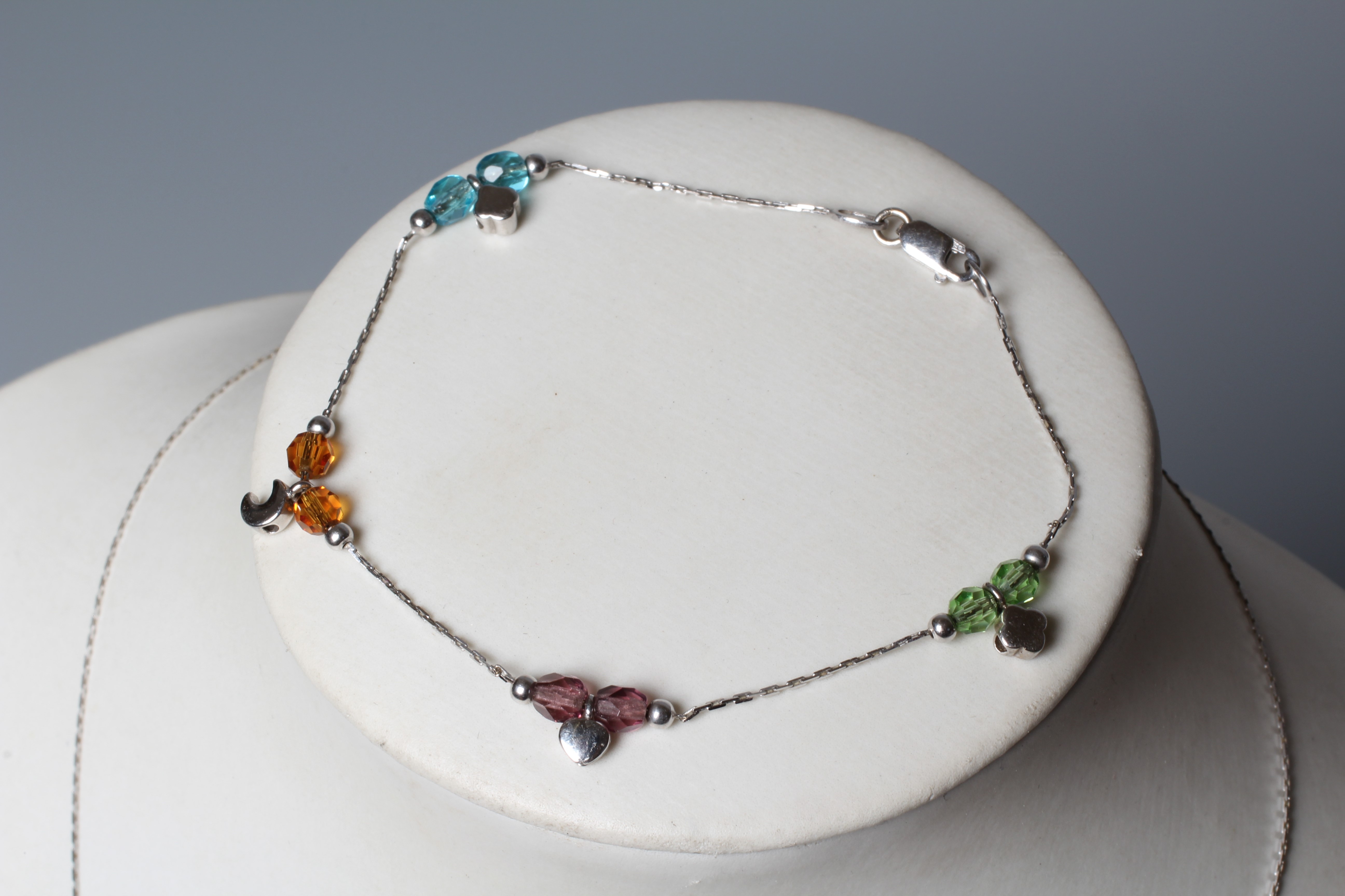 A MULTI-GEM SET NECKLACE AND MATCHING BRACELET, each set with pairs of facet cut beads including Image