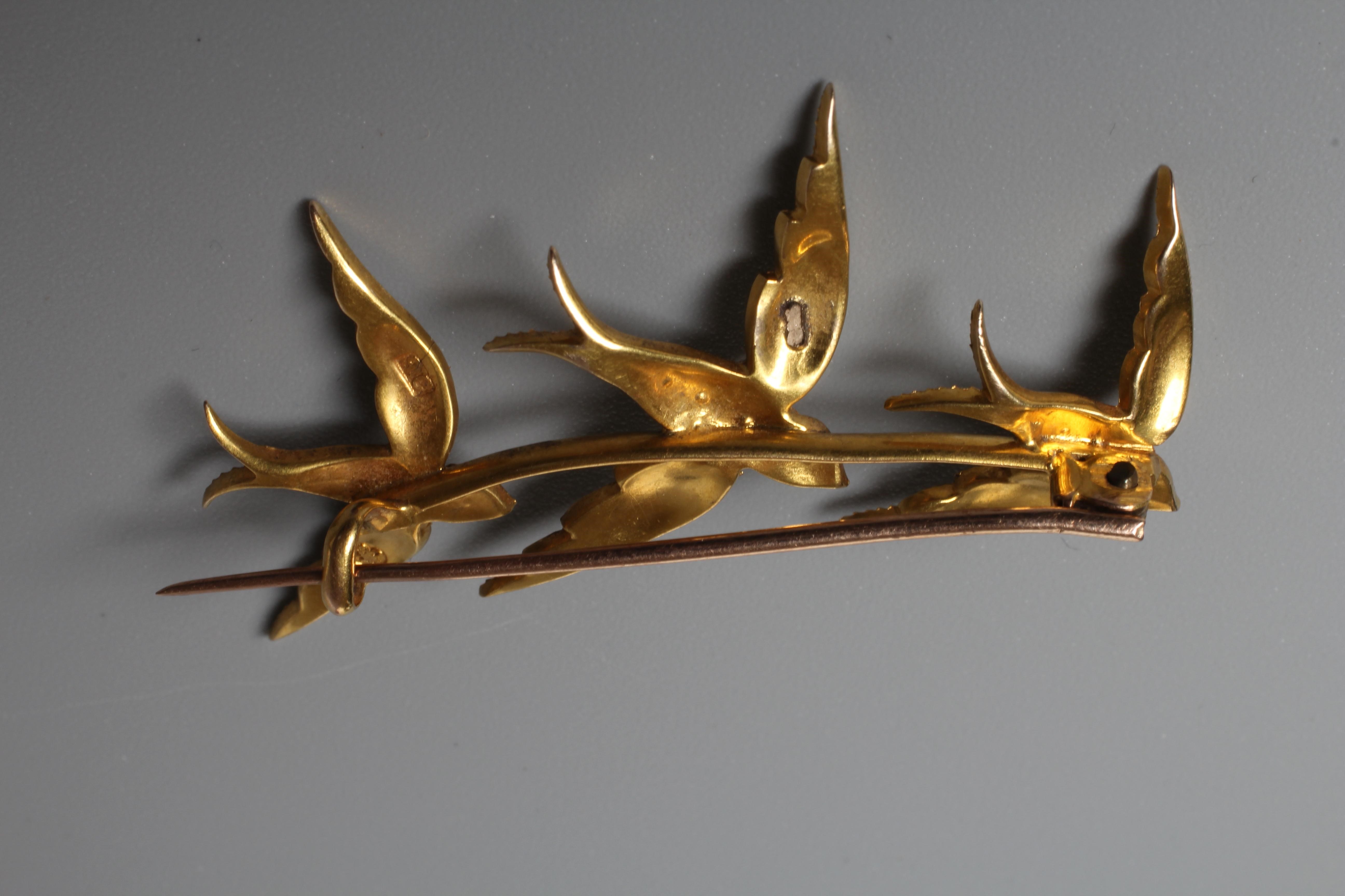 AN EDWARDIAN SEED PEARL TRIPLE SWALLOW BROOCH, the graduating birds set to a plain knife edge bar Image