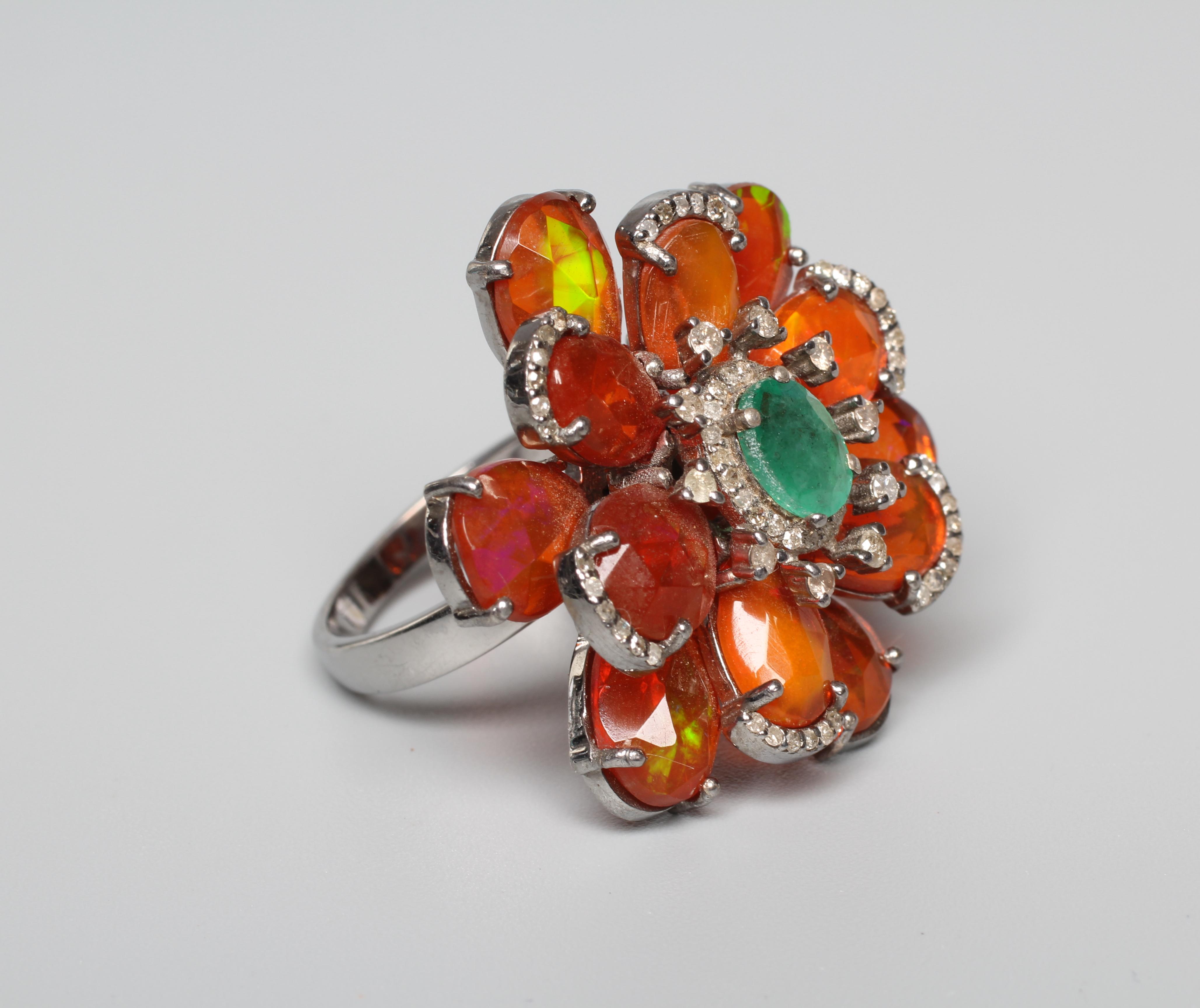 A LARGE FLOWER DRESS RING Image