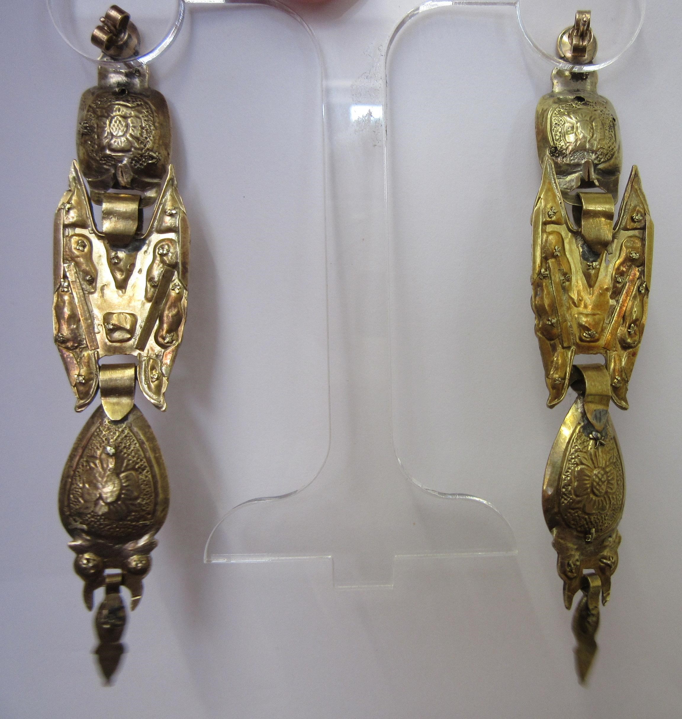 A PAIR OF LATE XVIII CENTURY SPANISH CATALAN EARRINGS Image
