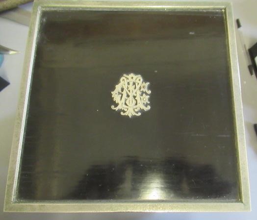 A 19TH CENTURY BRASS BOUND BLACK LACQUER SQUARE DECANTER BOX Image