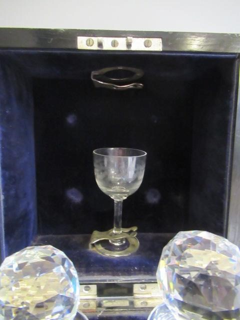 A 19TH CENTURY BRASS BOUND BLACK LACQUER SQUARE DECANTER BOX Image