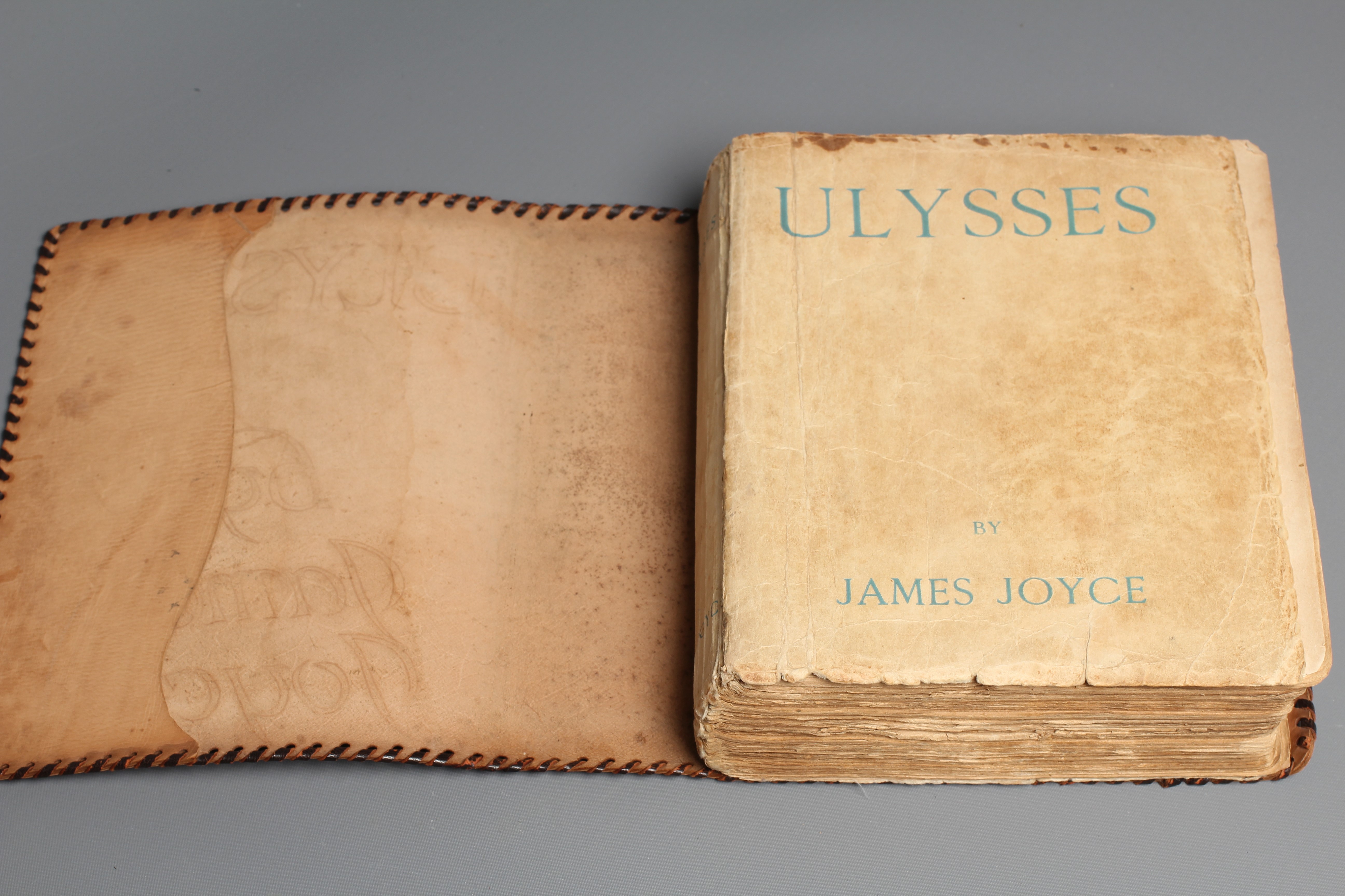 JAMES JOYCE - ULYSSES, Shakespeare & Company, Paris, September 1924, 5th printing, whipped soft Image