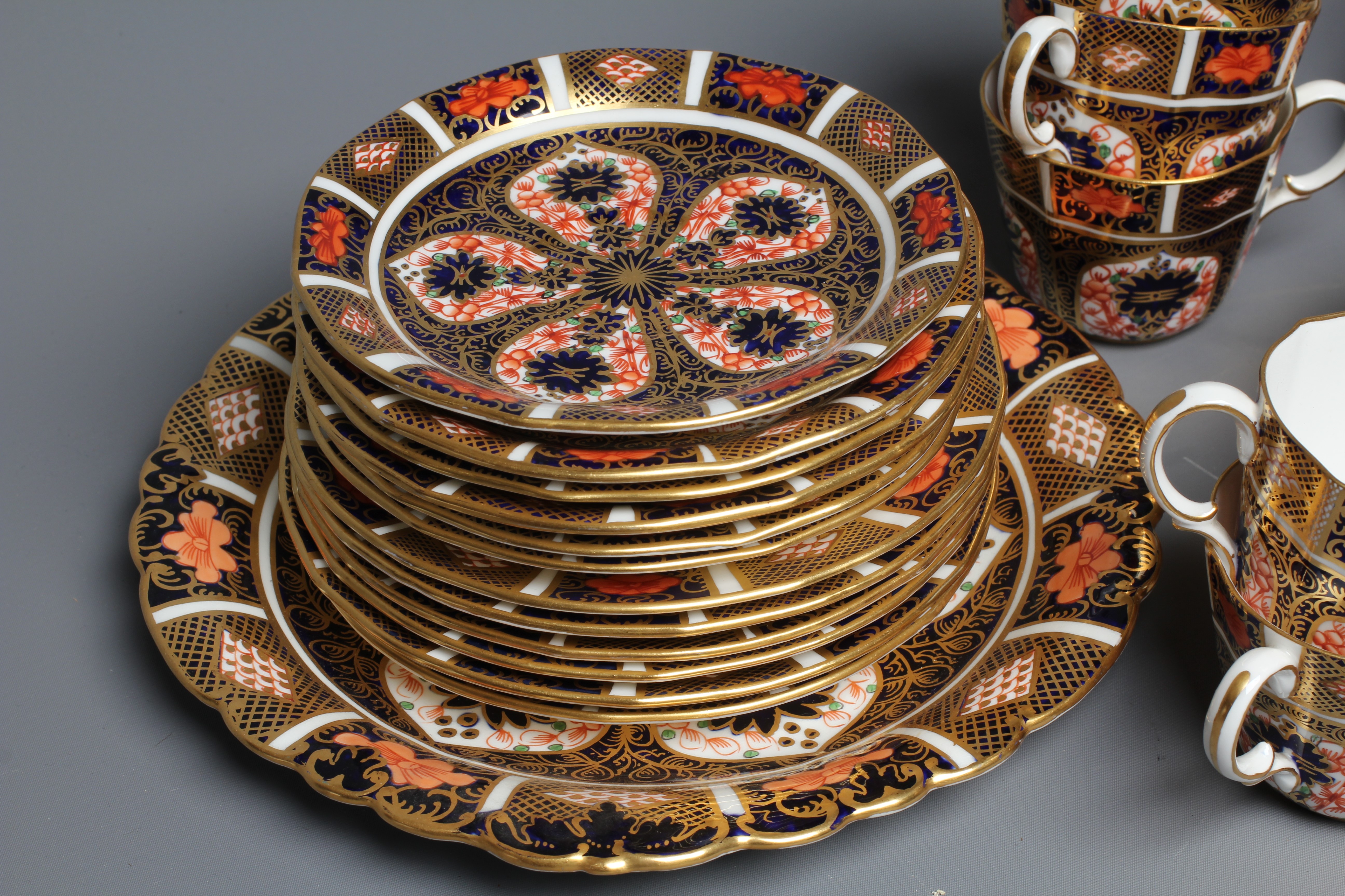 A ROYAL CROWN DERBY IMARI PATTERN PART TEA SERVICE Image