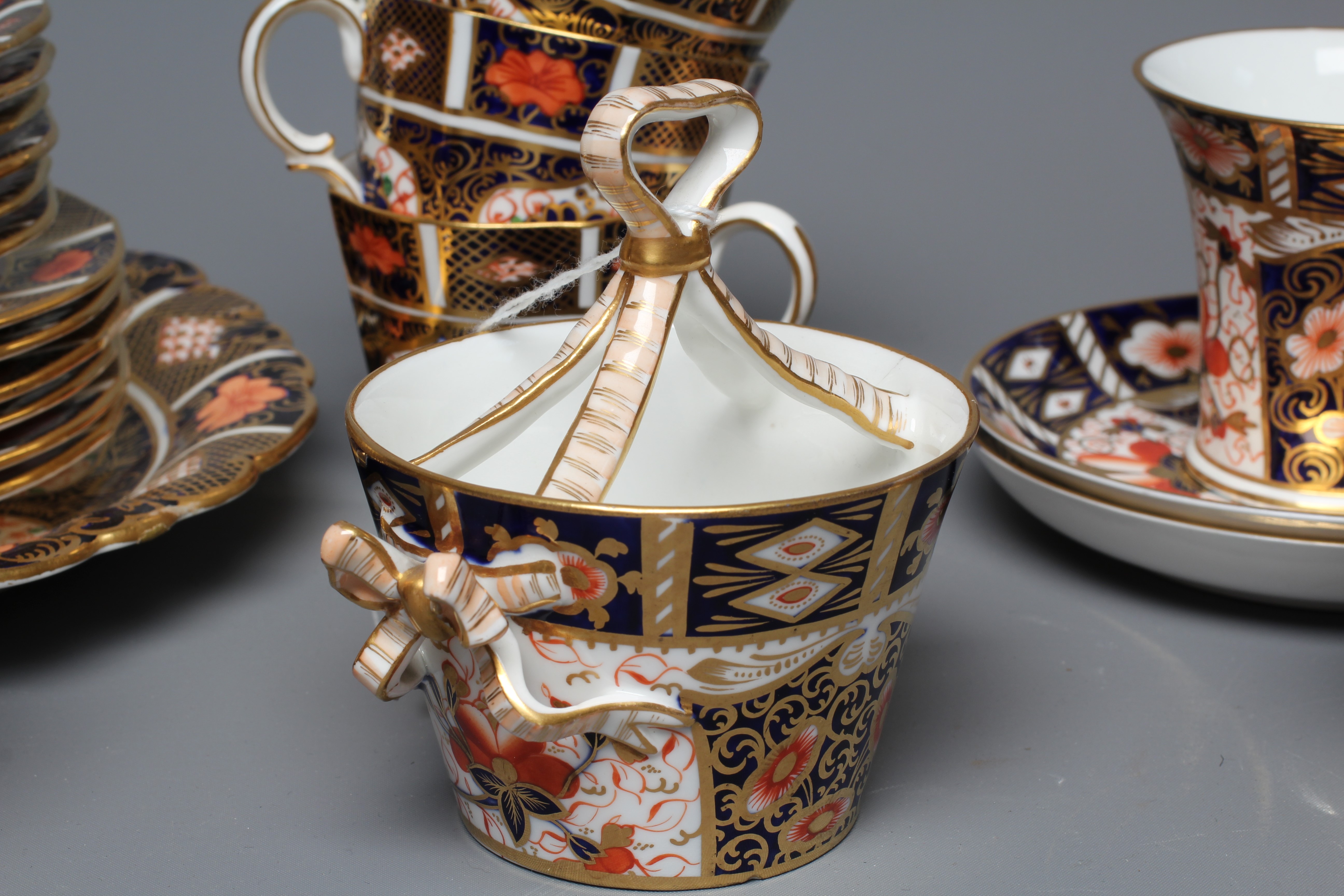 A ROYAL CROWN DERBY IMARI PATTERN PART TEA SERVICE Image