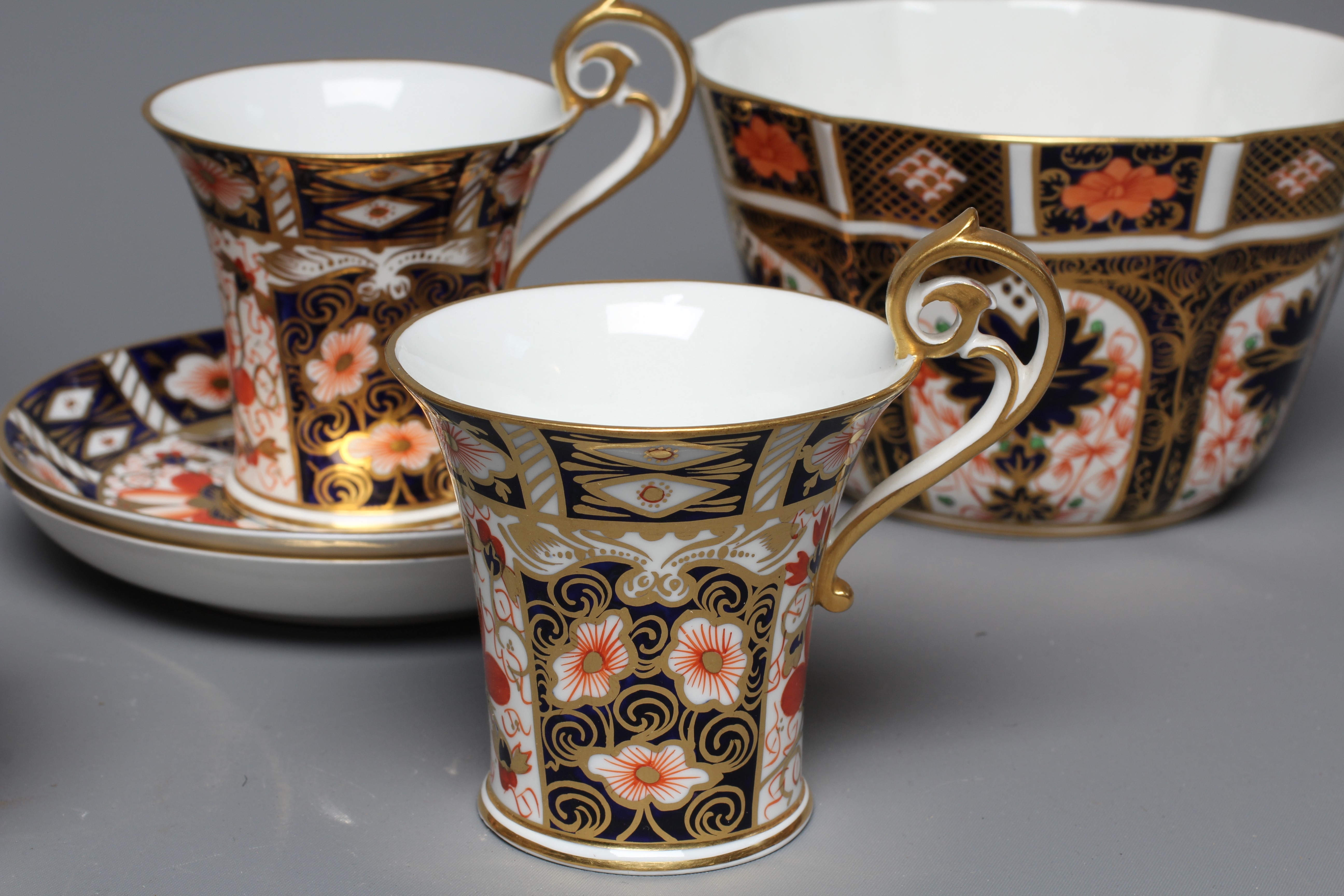 A ROYAL CROWN DERBY IMARI PATTERN PART TEA SERVICE Image