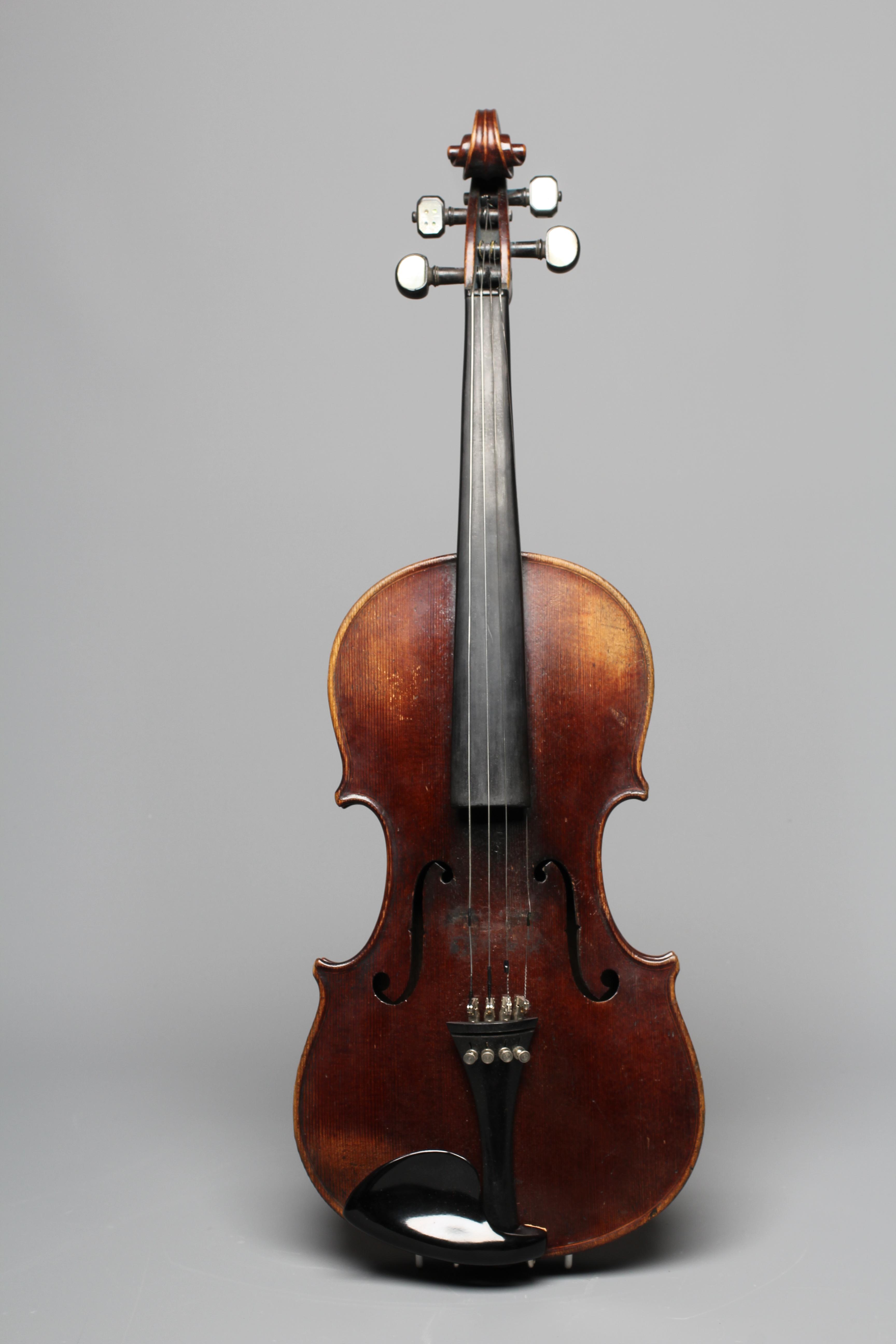 A LATE 19TH CENTURY GERMAN VIOLIN Image