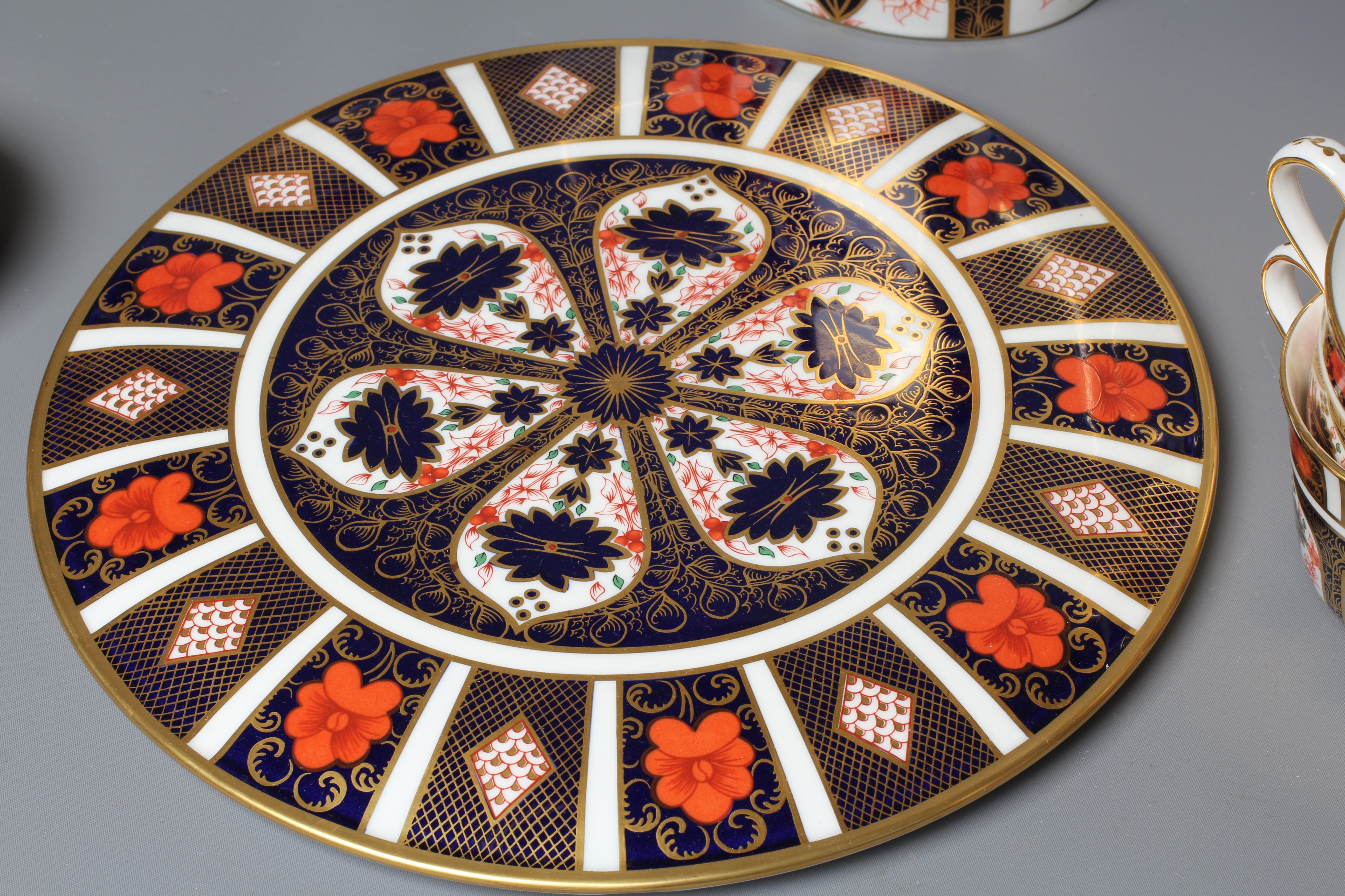 A ROYAL CROWN DERBY IMARI PATTERN TEA SERVICE Image