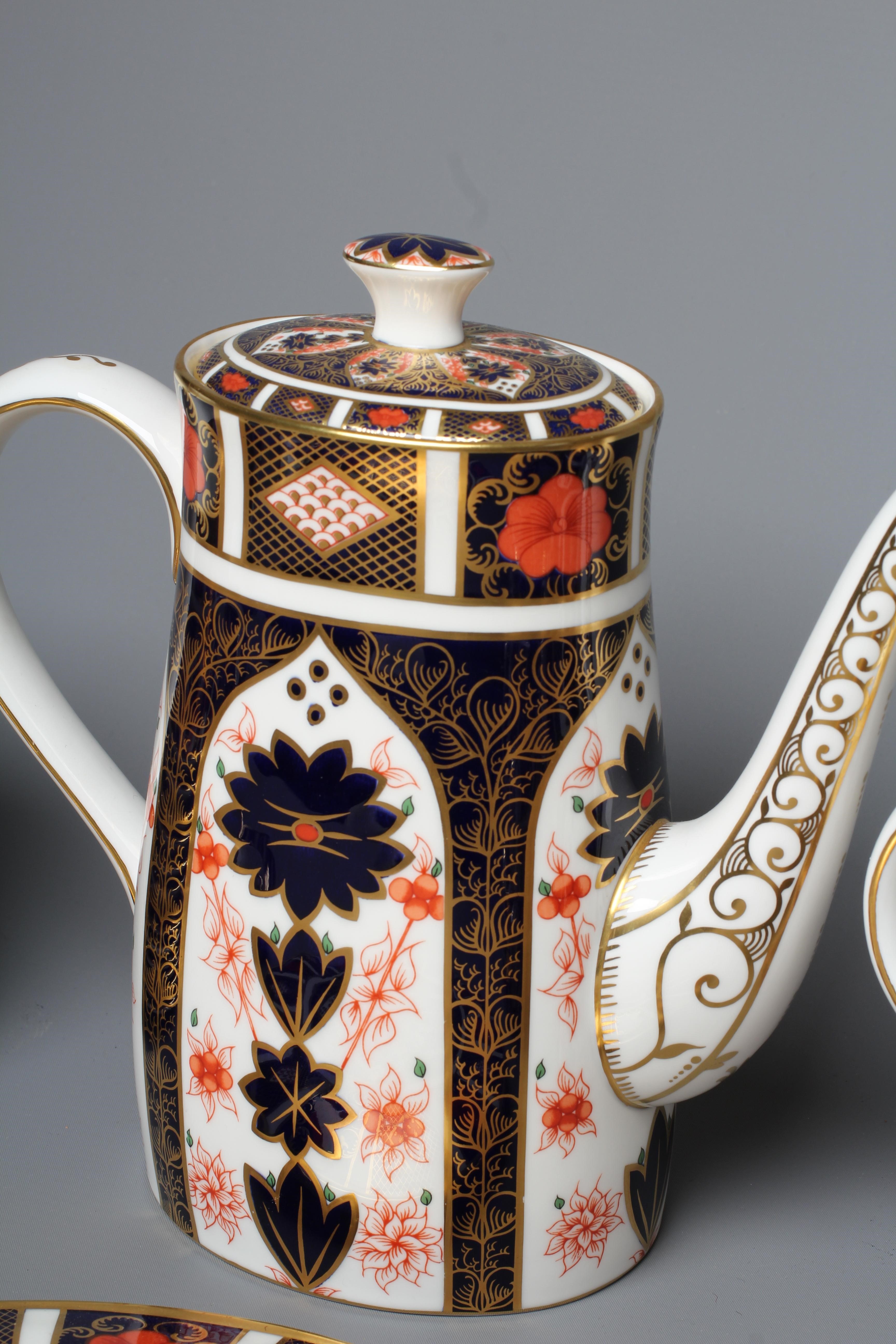 A ROYAL CROWN DERBY IMARI PATTERN TEA SERVICE Image