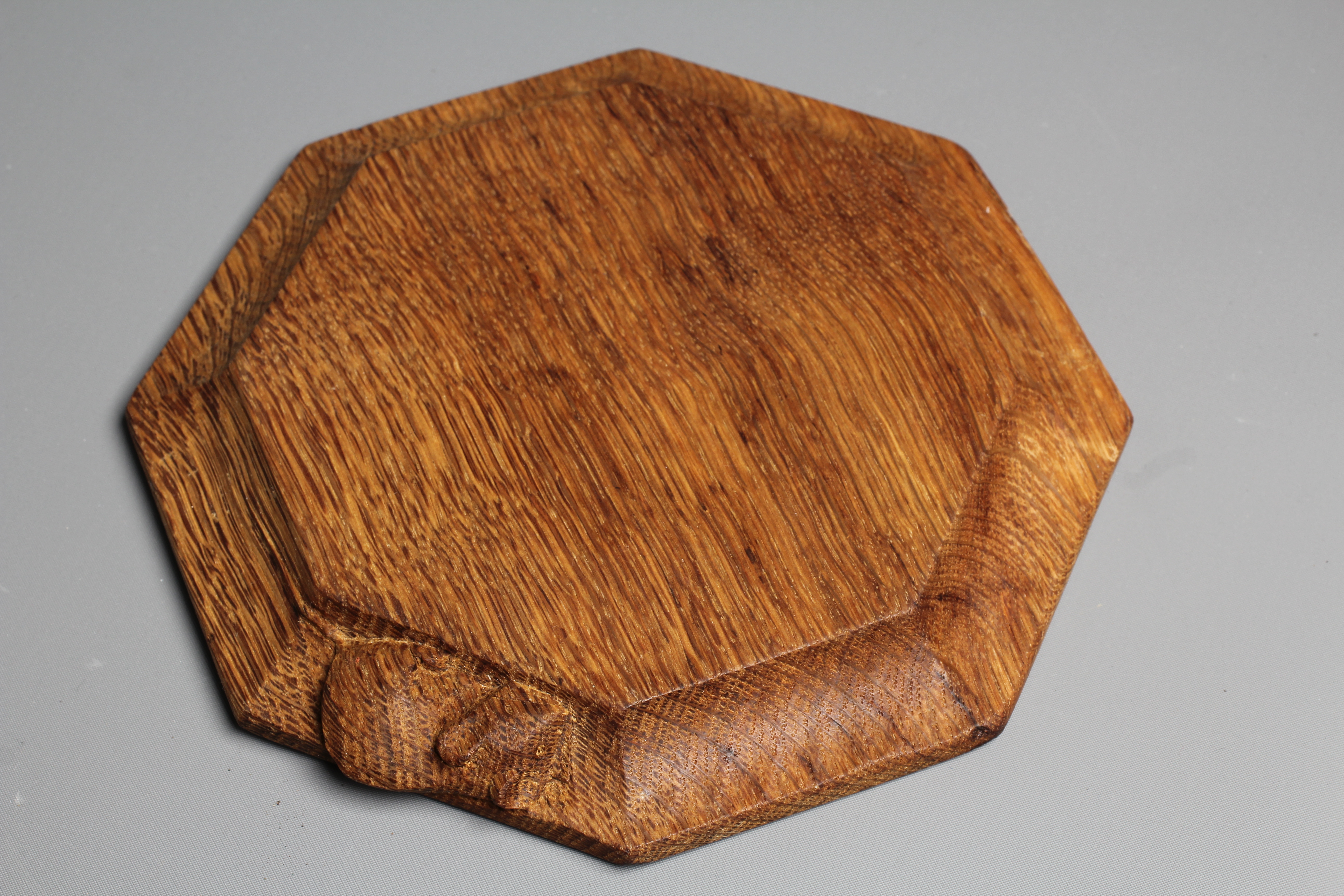 A ROBERT THOMPSON OCTAGONAL OAK TEAPOT STAND/SMALL CHOPPING BOARD with carved mouse trademark Image