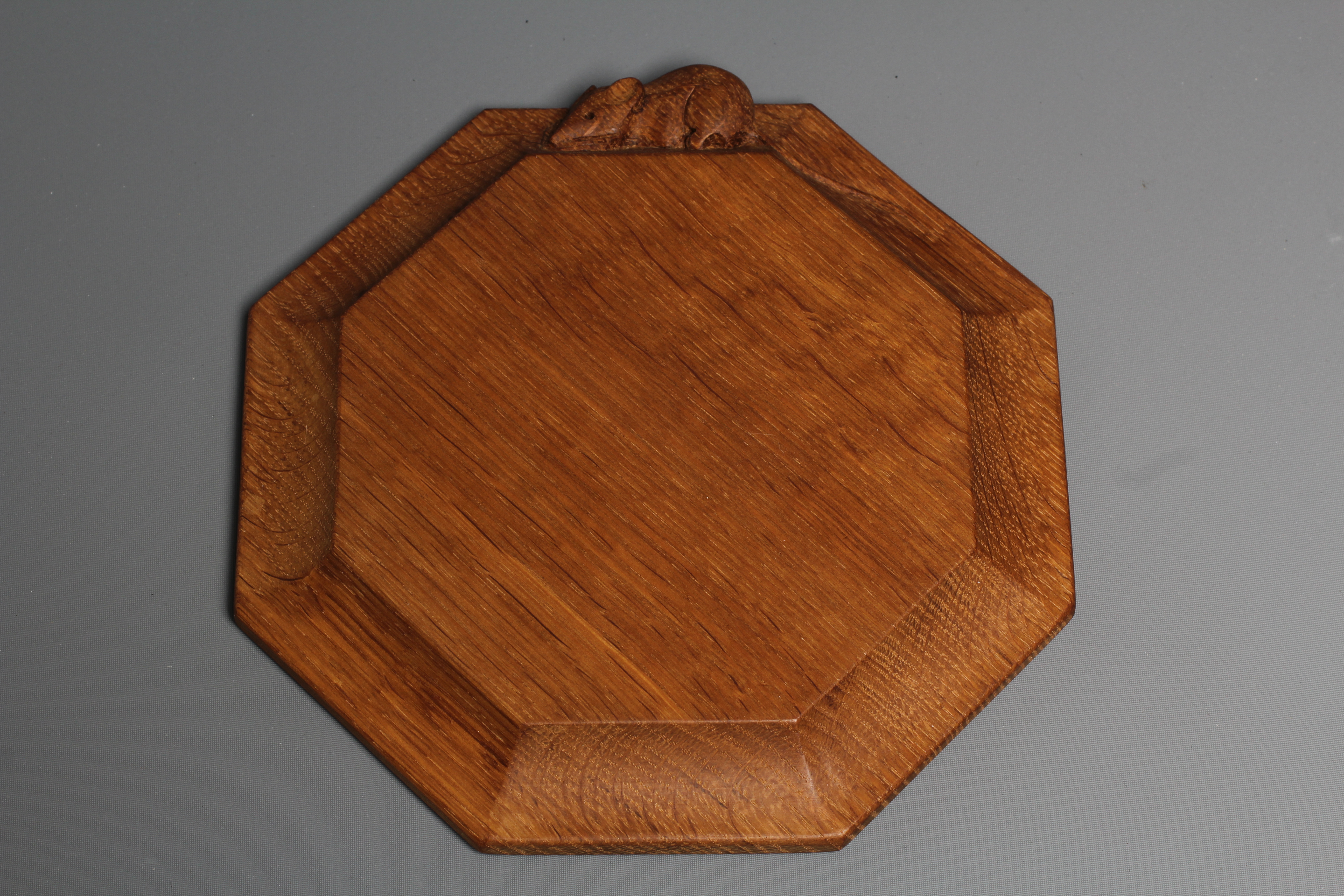 A ROBERT THOMPSON OCTAGONAL OAK TEAPOT STAND/SMALL CHOPPING BOARD with carved mouse trademark, 7 Image