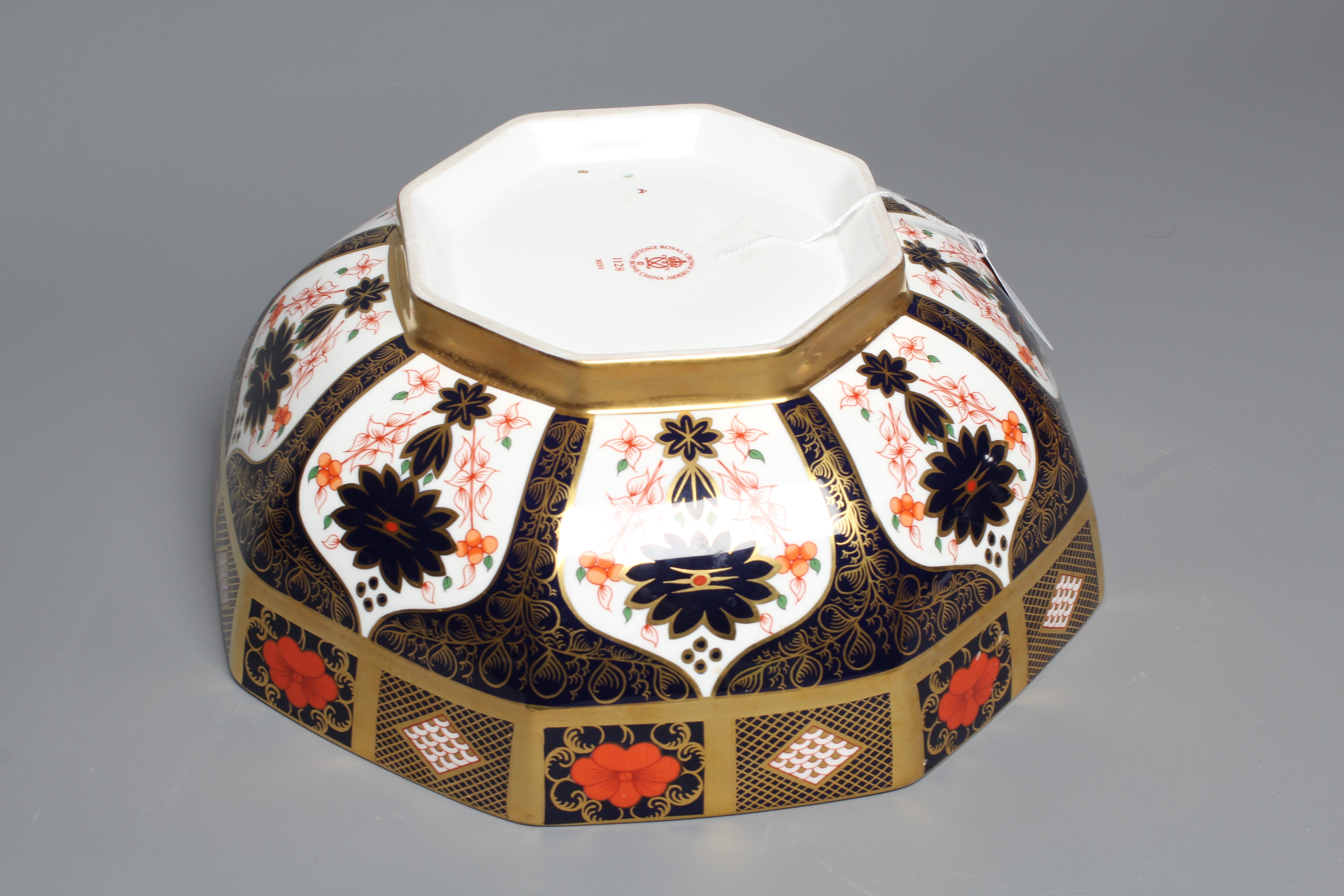A ROYAL CROWN DERBY IMARI PATTERN LARGE OCTAGONAL BOWL, 1983, iron red printed 1128 mark, 11" wide Image